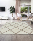 Tapis à poils longs Ivoire et motifs losanges Beige – STUDIO DECO