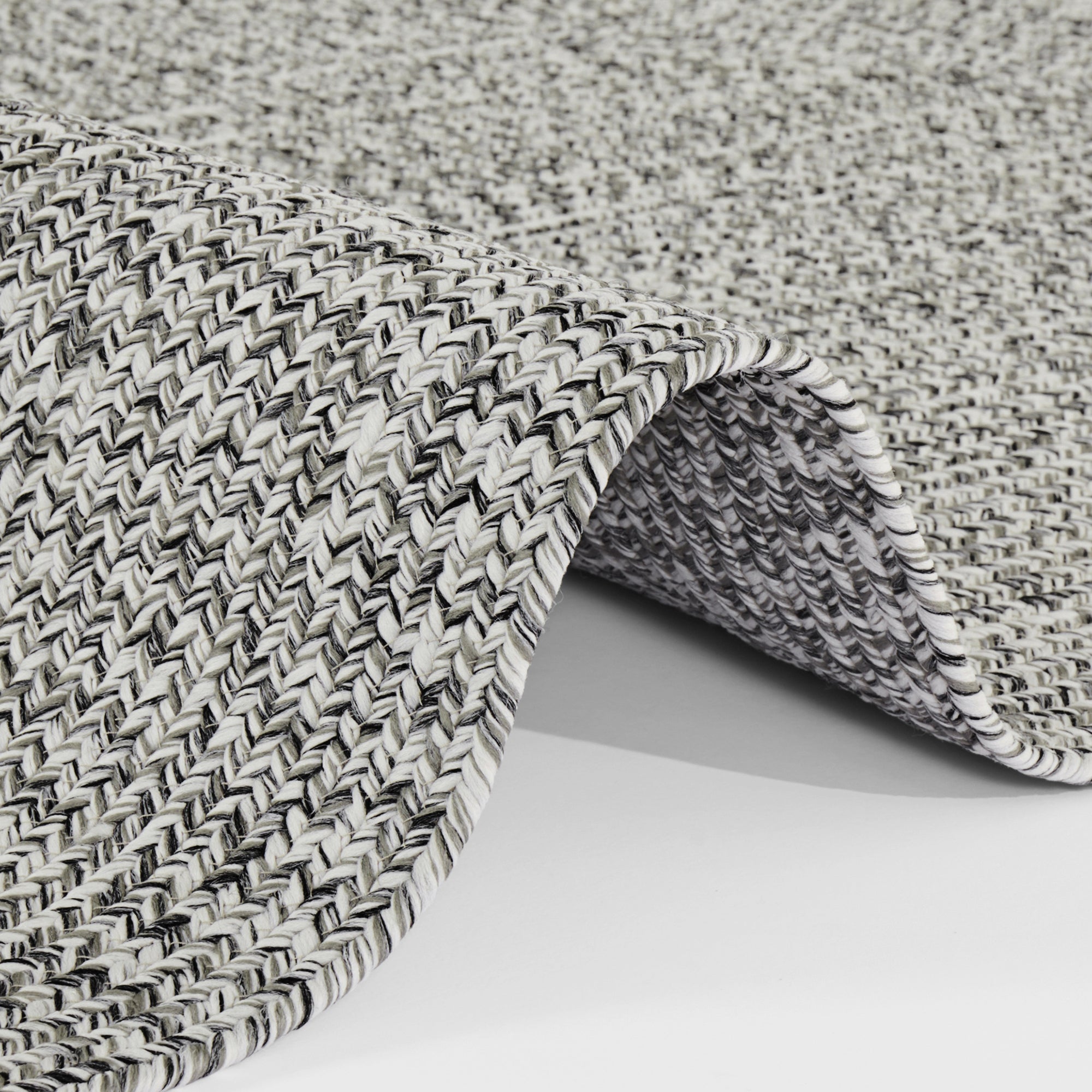 Tapis d'extérieur aspect jute ZADO Greige – STUDIO DECO