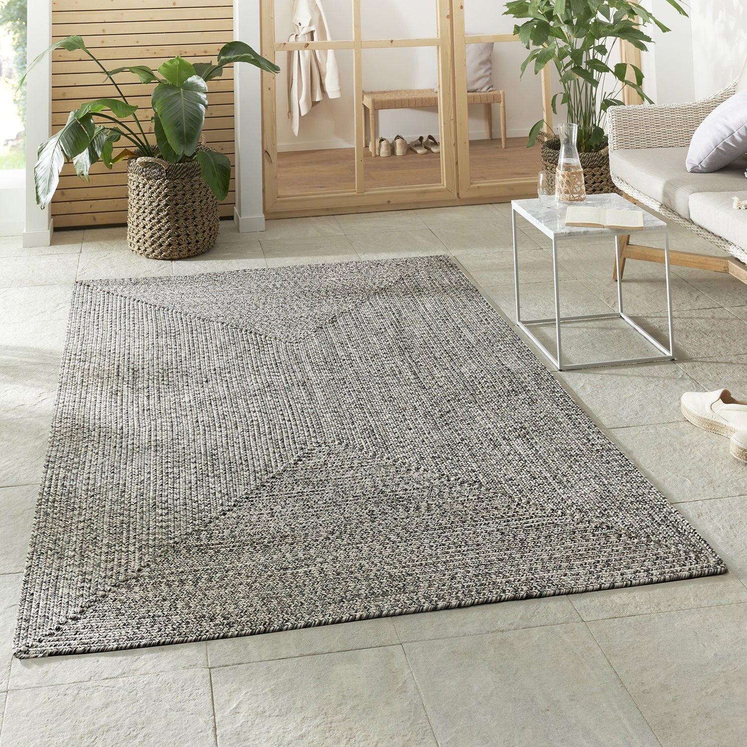 Tapis d'extérieur aspect jute ZADO Greige – STUDIO DECO