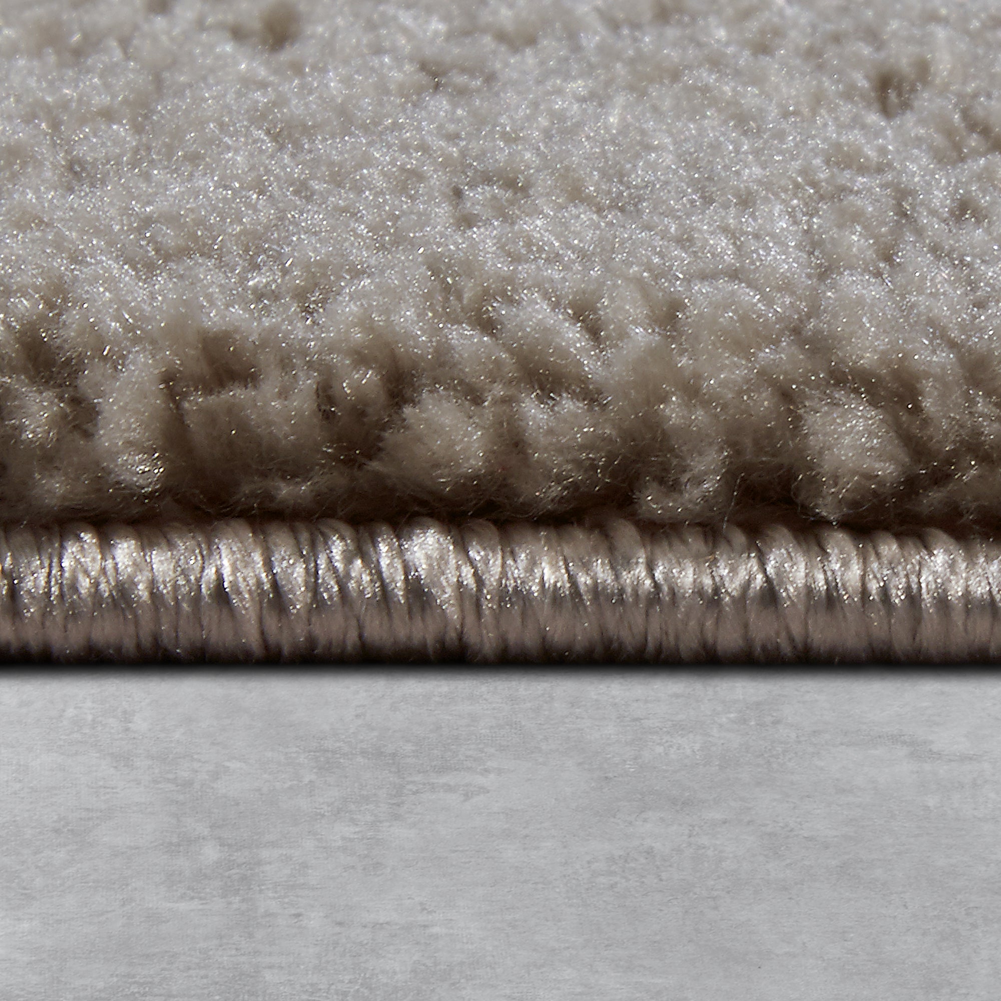 Tapis à poils longs Perrotin Beige - ELLE Decoration – STUDIO DECO