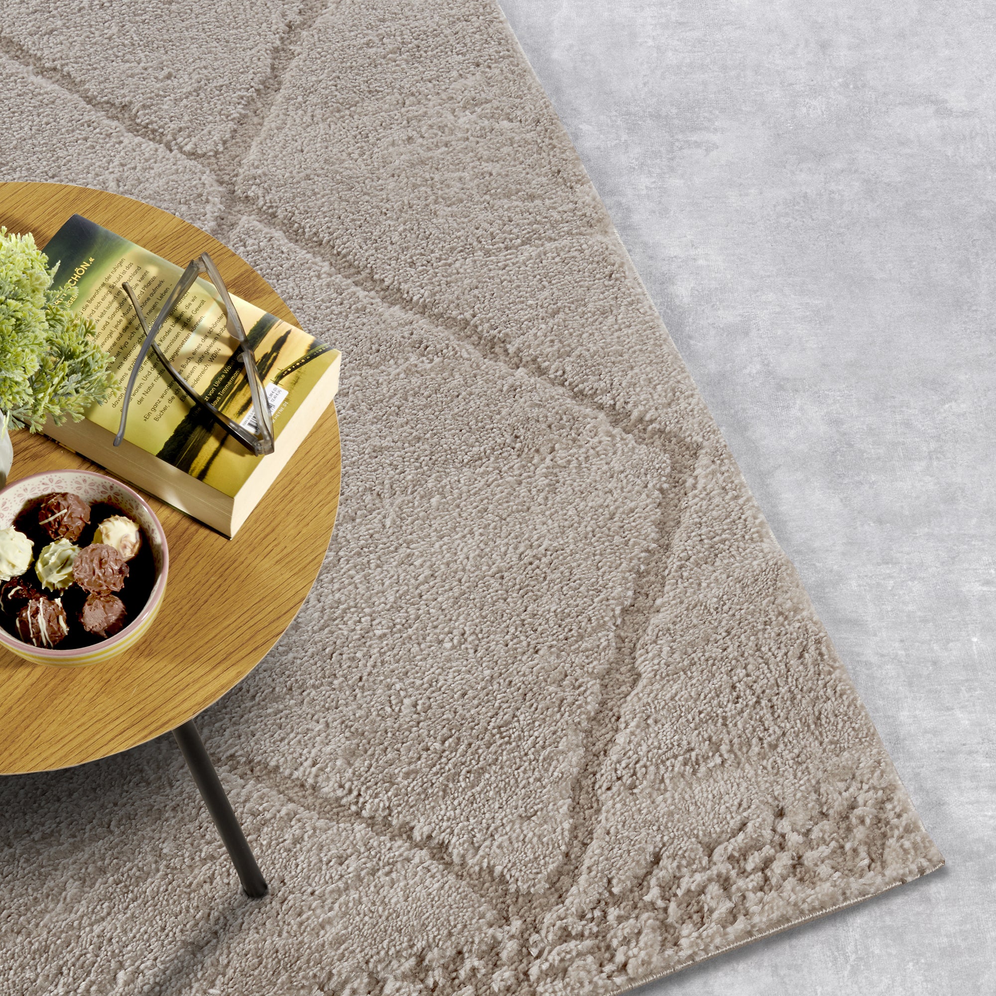 Tapis à poils longs Perrotin Beige - ELLE Decoration – STUDIO DECO