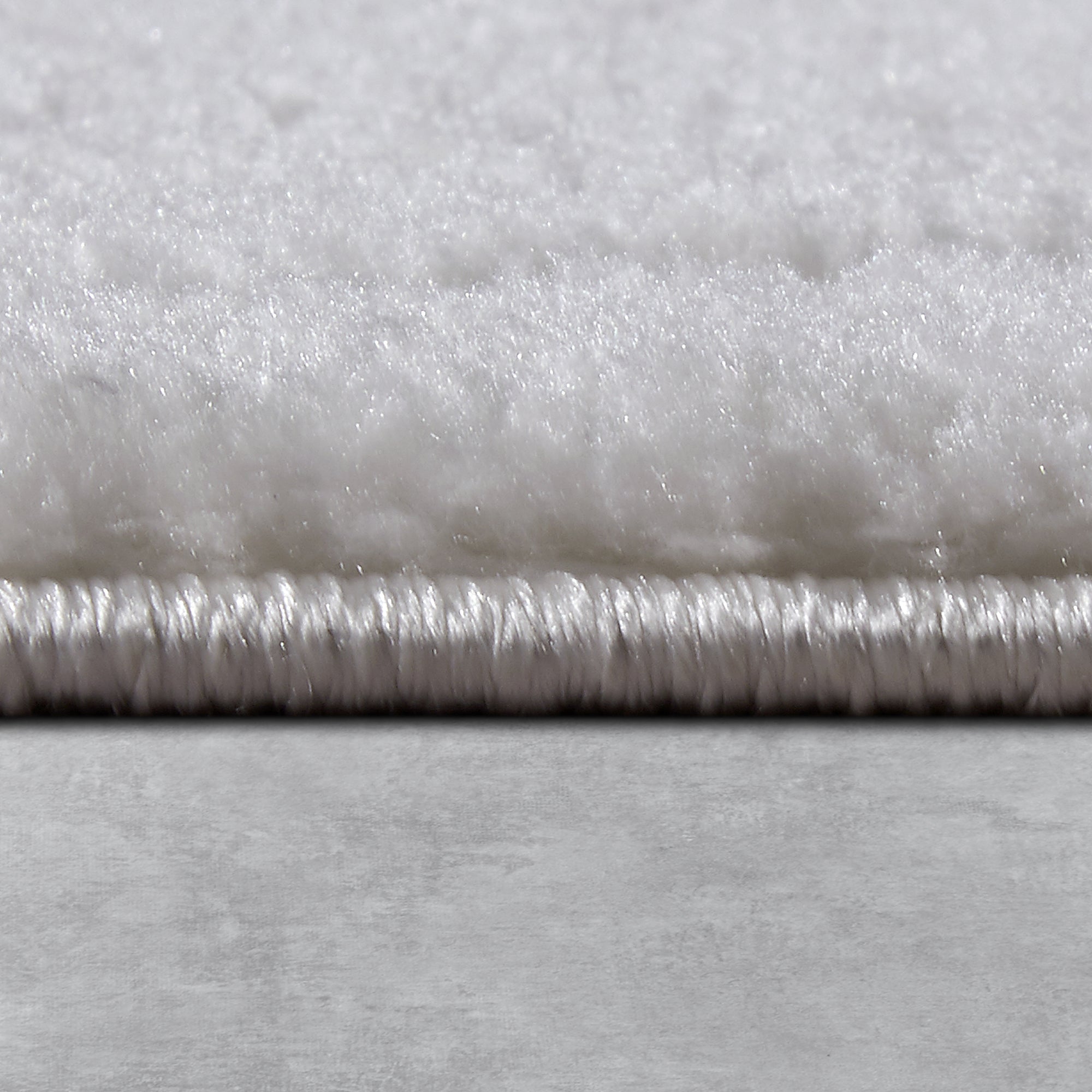 Tapis à poils longs Perrotin Crème - ELLE Decoration – STUDIO DECO