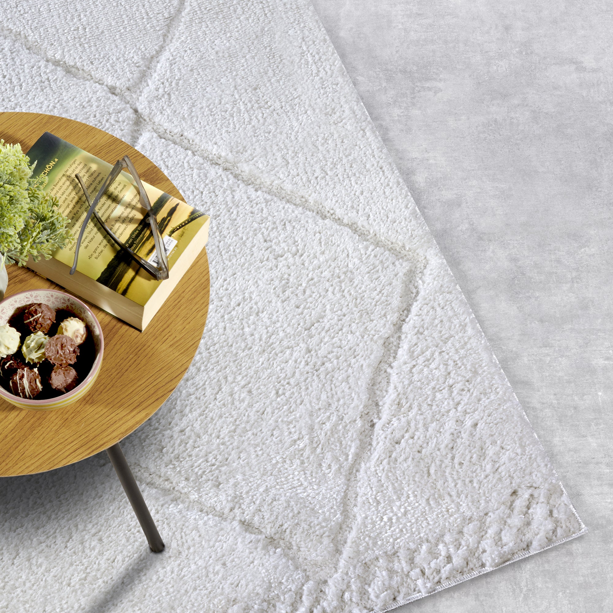 Tapis à poils longs Perrotin Crème - ELLE Decoration – STUDIO DECO