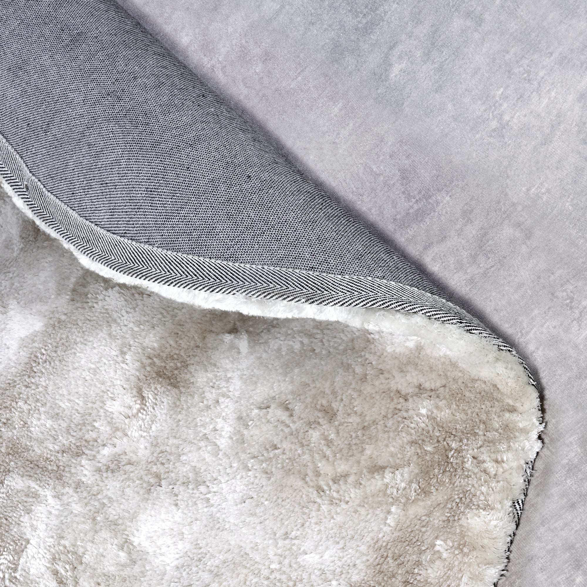 Tapis Rond Moelleux à Poils Longs Crème - ELLE Decoration – STUDIO DECO