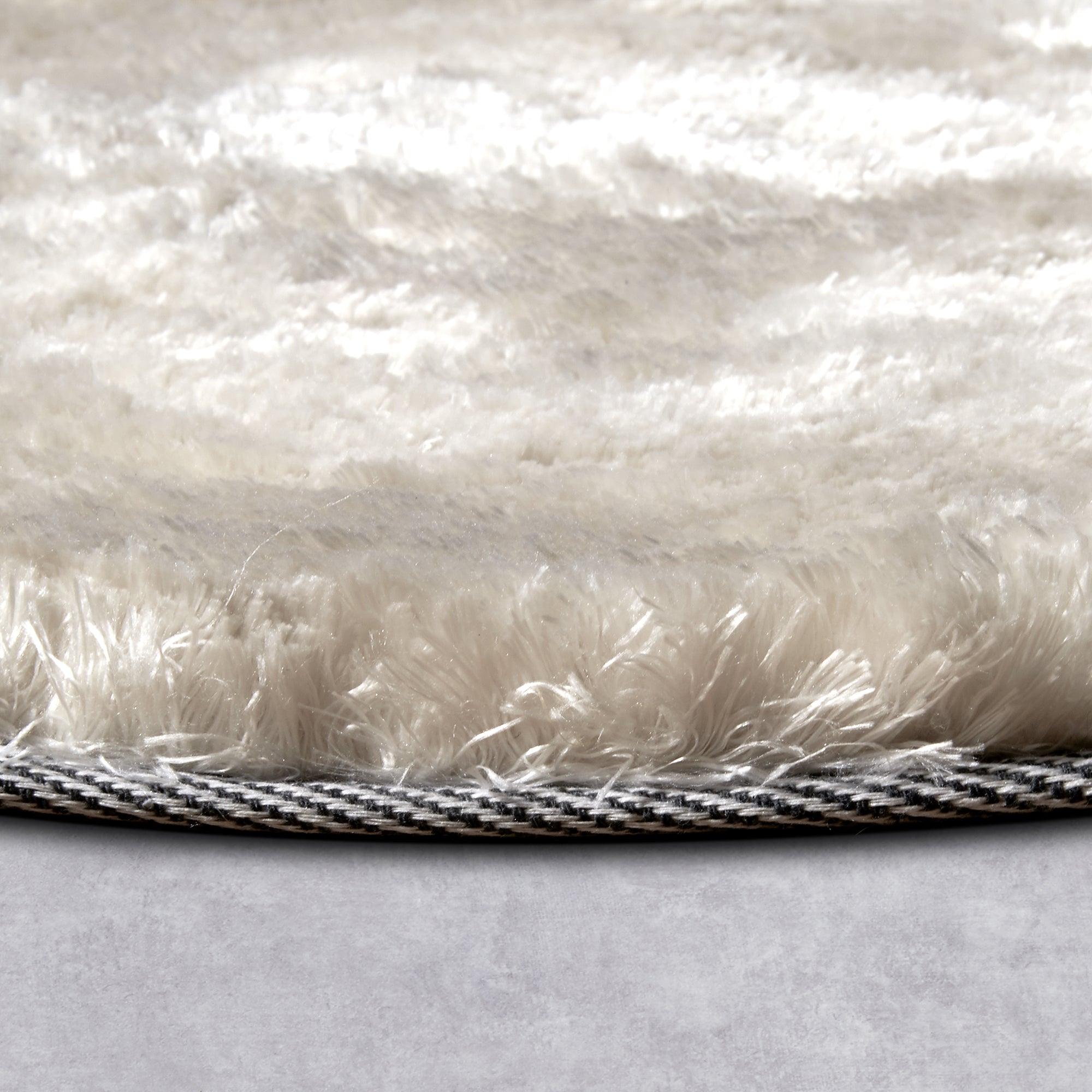 Tapis Rond Moelleux à Poils Longs Crème - ELLE Decoration – STUDIO DECO