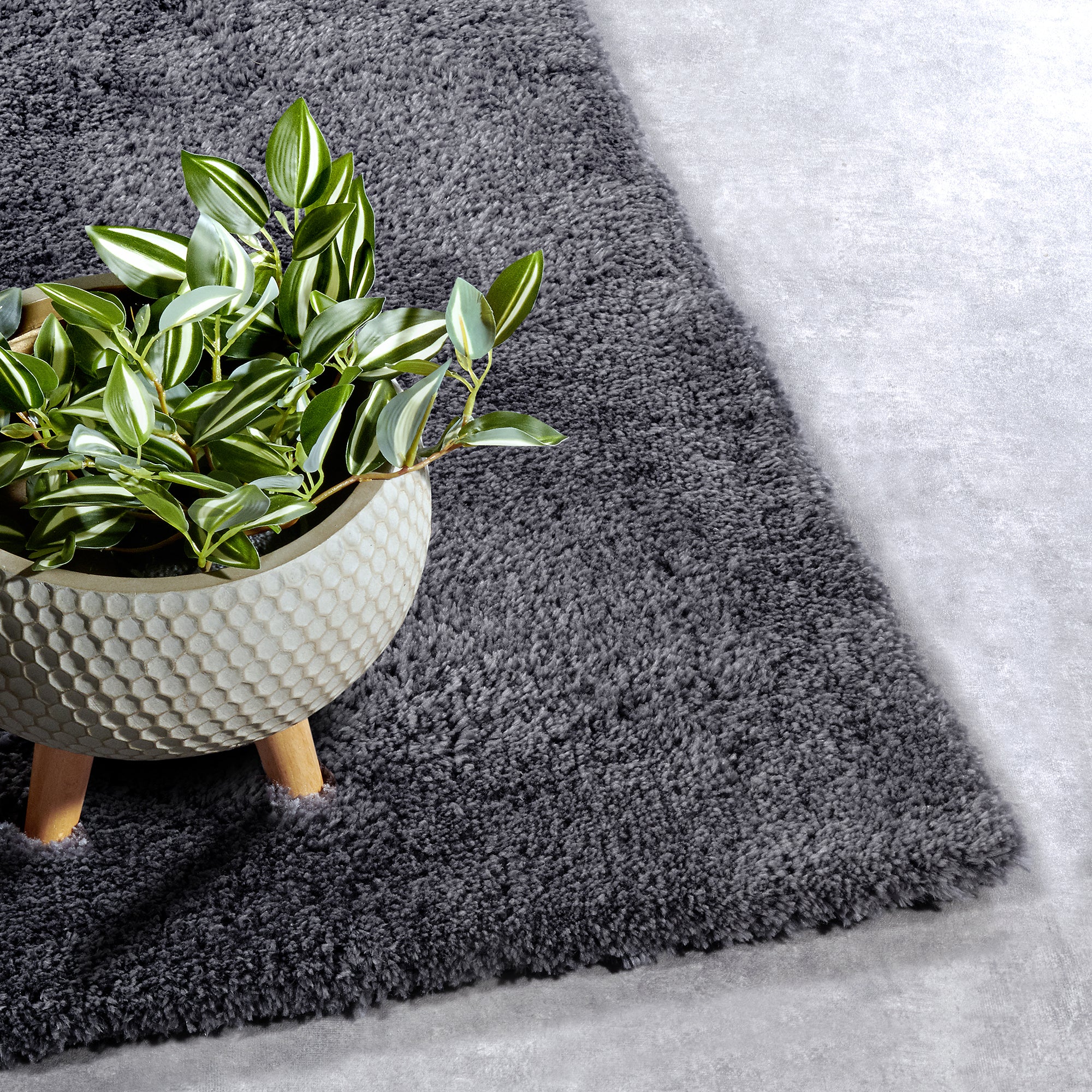 Tapis poils longs 38mm OLA Anthracite – STUDIO DECO