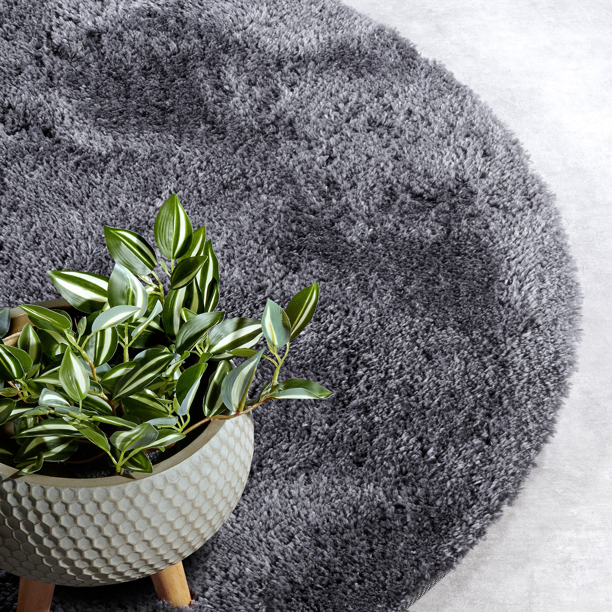 Tapis Rond poils longs 38mm OLA Anthracite – STUDIO DECO