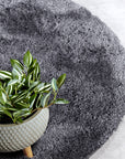 Tapis Rond poils longs 38mm OLA Anthracite – STUDIO DECO