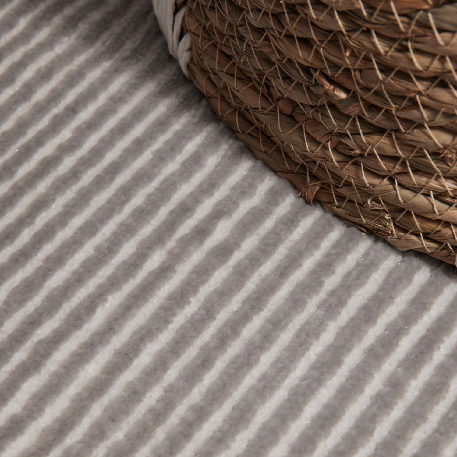 Tapis en relief Lignes Beige - ELLE Décoration – STUDIO DECO