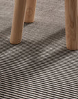 Tapis en relief Lignes Anthracite - ELLE Décoration – STUDIO DECO