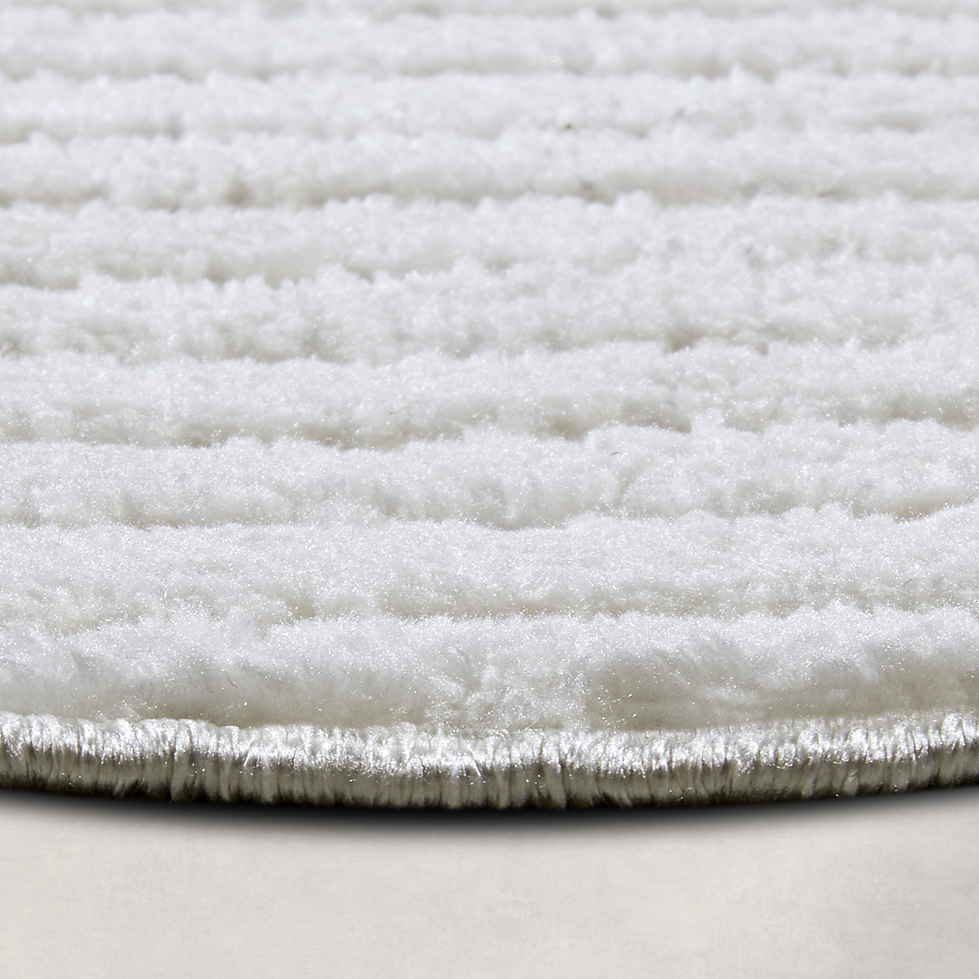 Tapis Rond motifs relief Crème - ELLE Decoration – STUDIO DECO