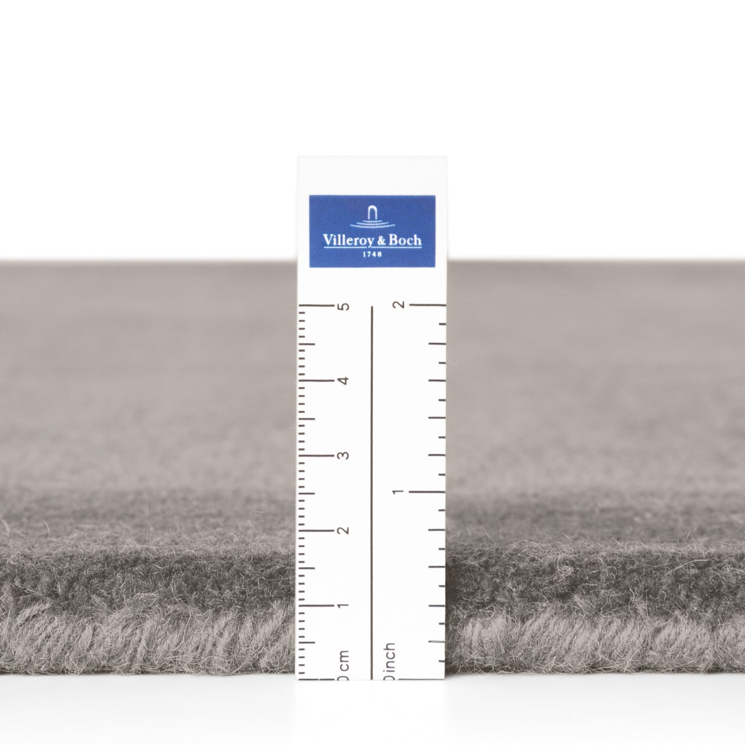 Tapis en laine rond organique tufté main Gris - Villeroy &amp; Boch – STUDIO DECO