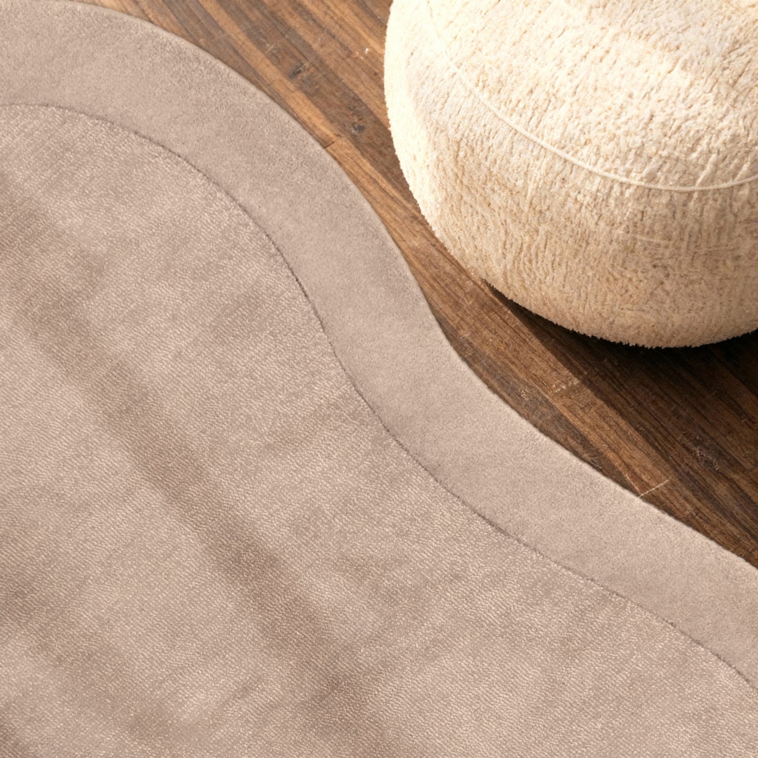 Tapis en laine de forme organique tufté main Beige - Villeroy & Boch – STUDIO DECO