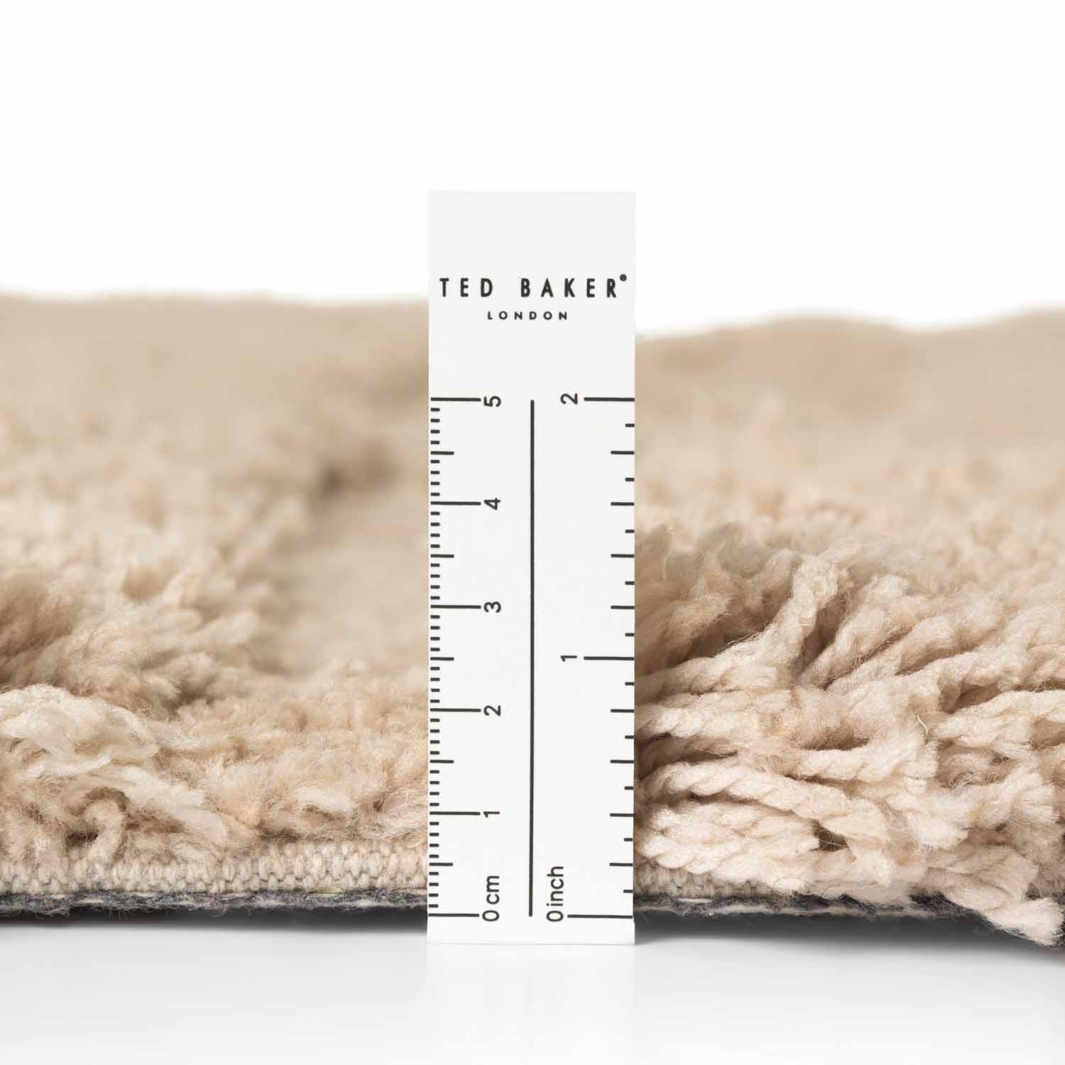 Tapis à poils longs en relief Beige - Ted Baker
