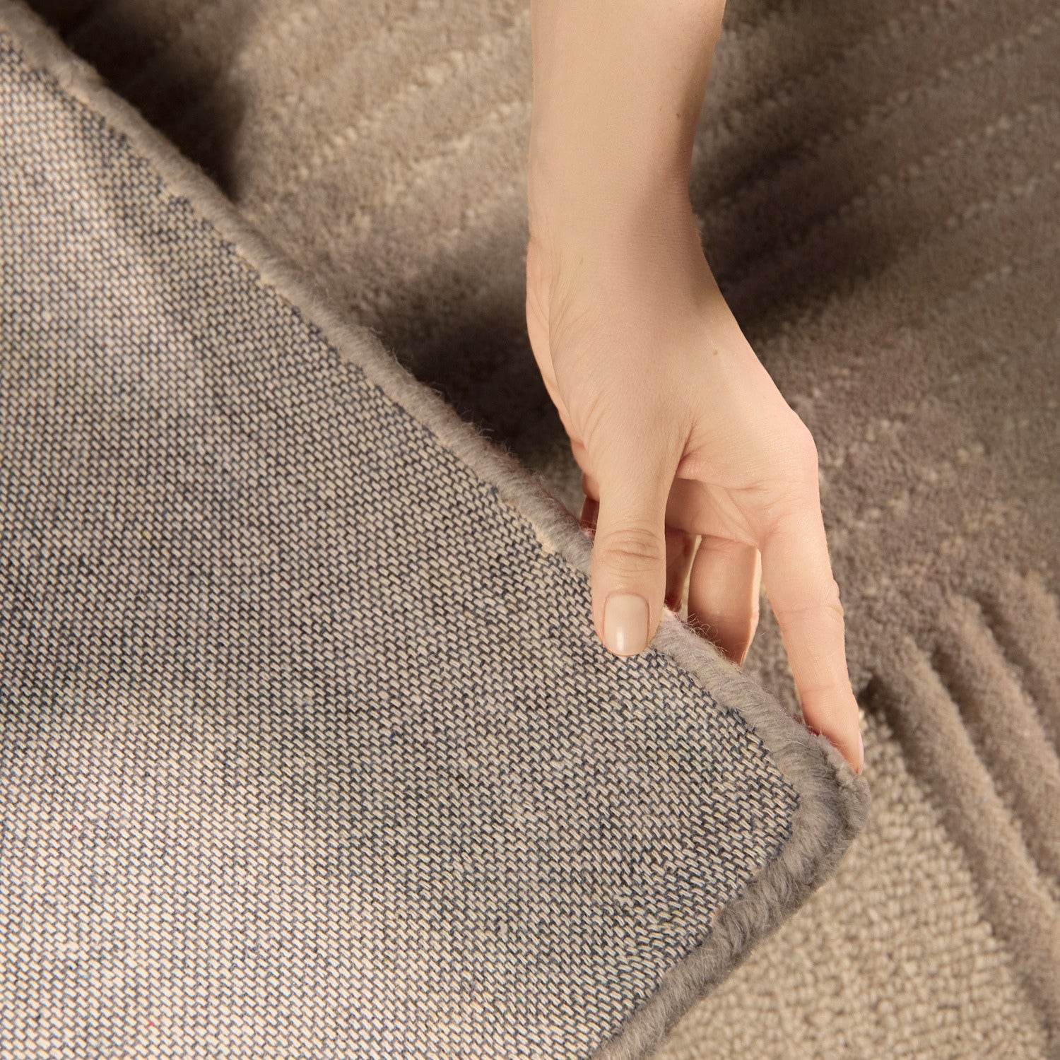 Tapis Laine Sculpté Main Spirale Beige - Ted Baker