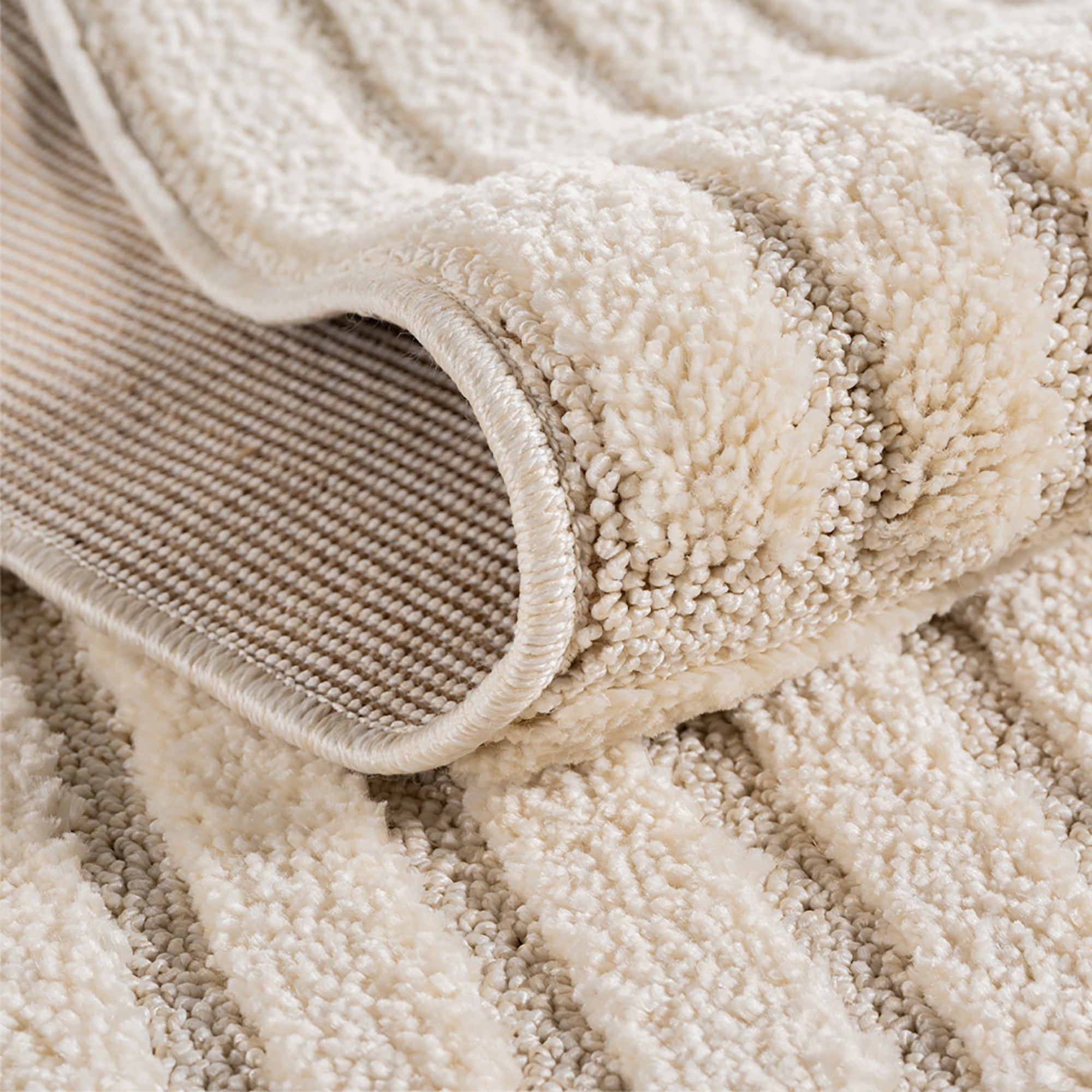 Tapis à motifs en relief Damier Crème – STUDIO DECO