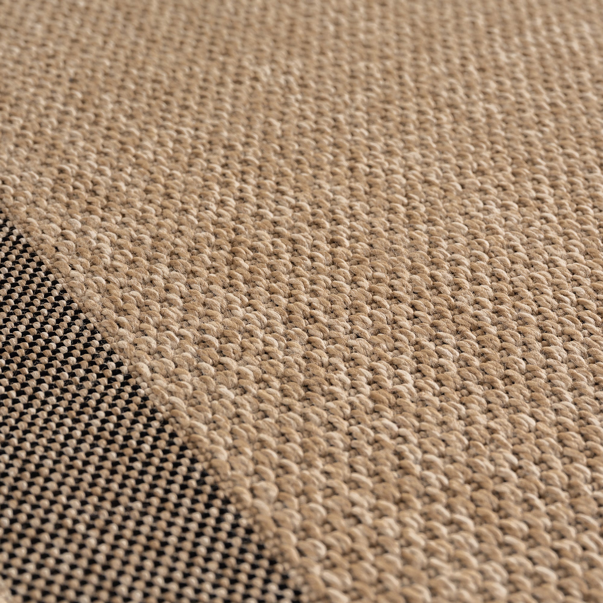 Tapis Aspect jute à contours – STUDIO DECO