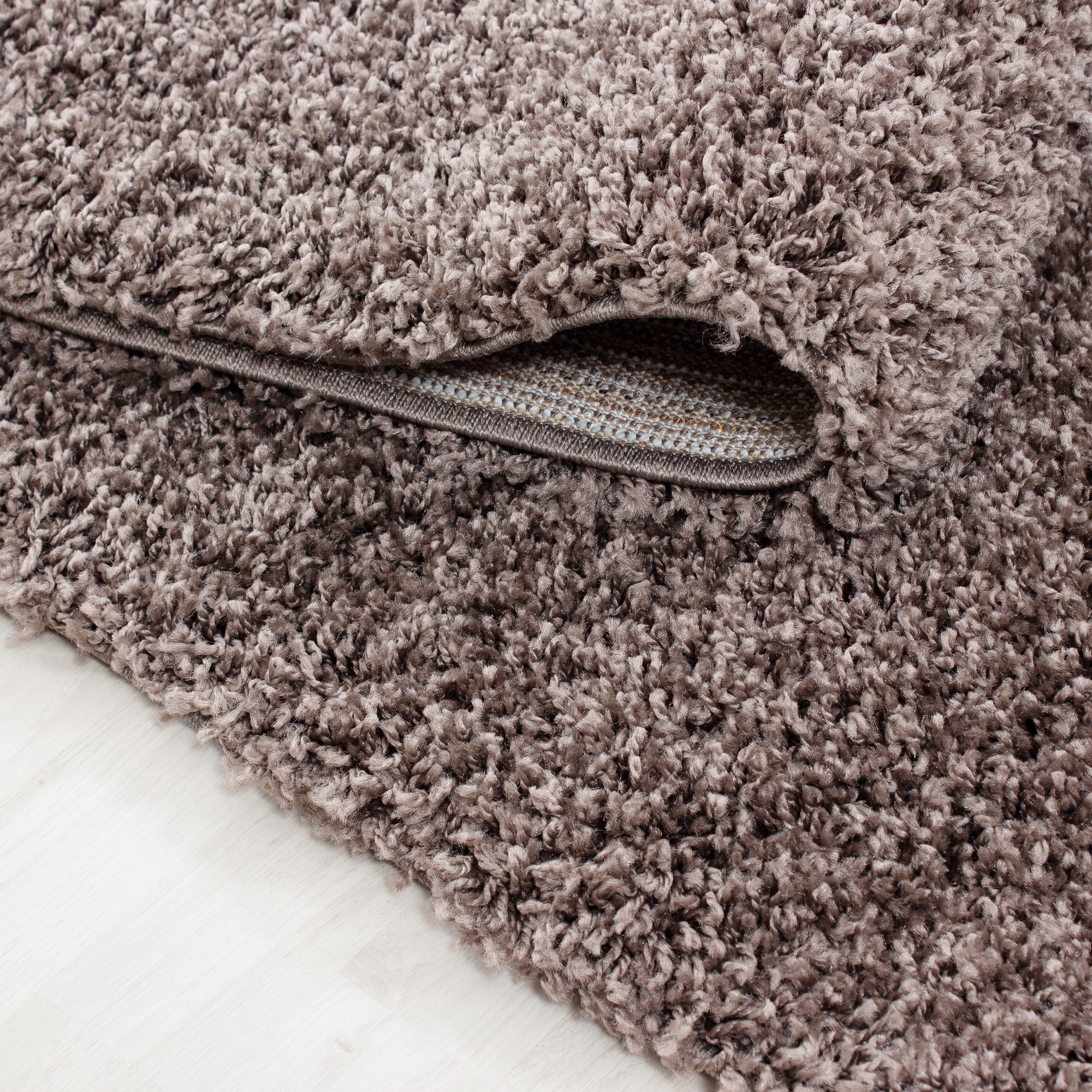 Tapis Shaggy Uni à poils longs - Taupe – STUDIO DECO