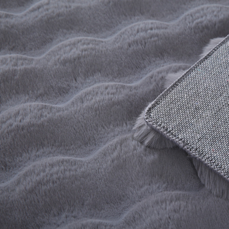 Tapis de fourrure à relief DAVE - Gris – STUDIO DECO