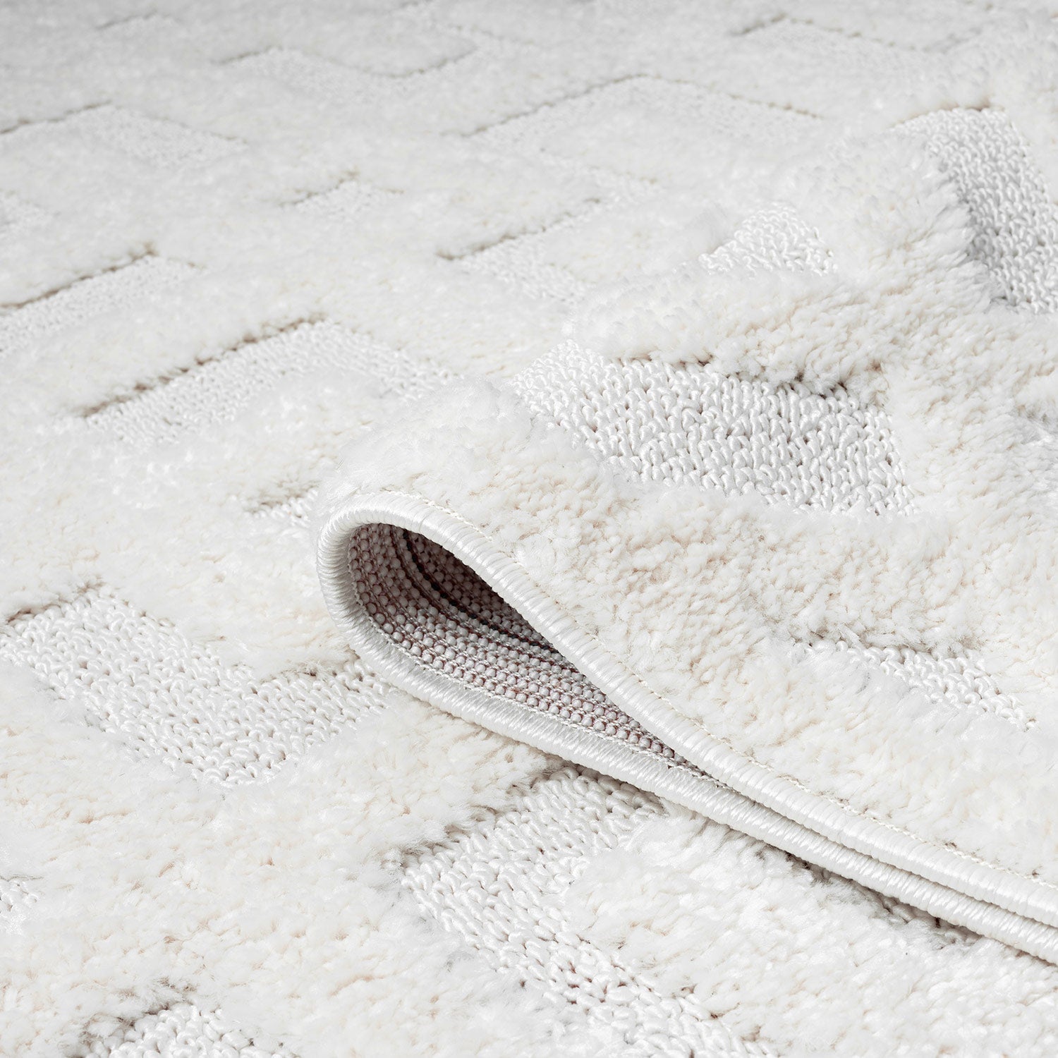 Tapis NELLA rond à poils longs et relief blanc – STUDIO DECO