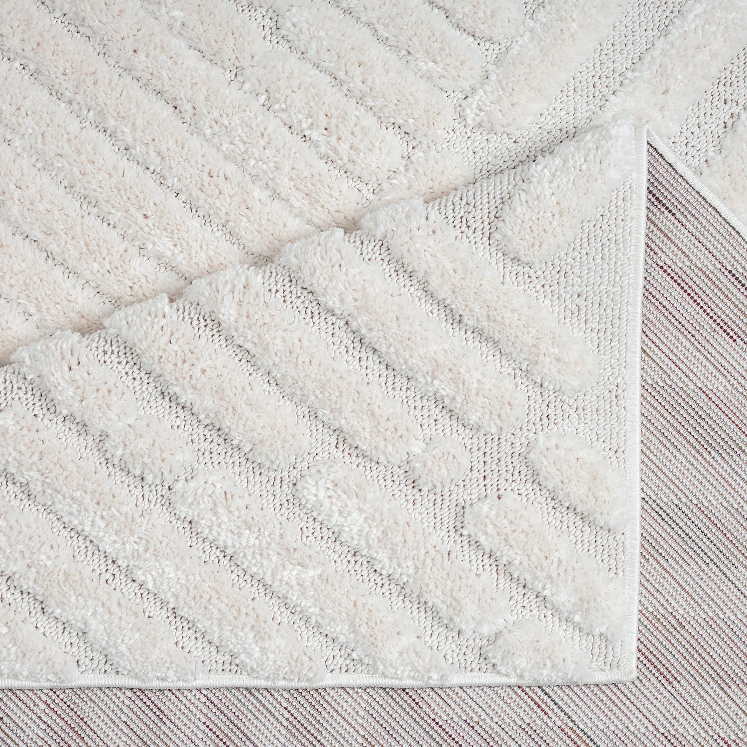Tapis LINEA à poils longs et relief blanc – STUDIO DECO