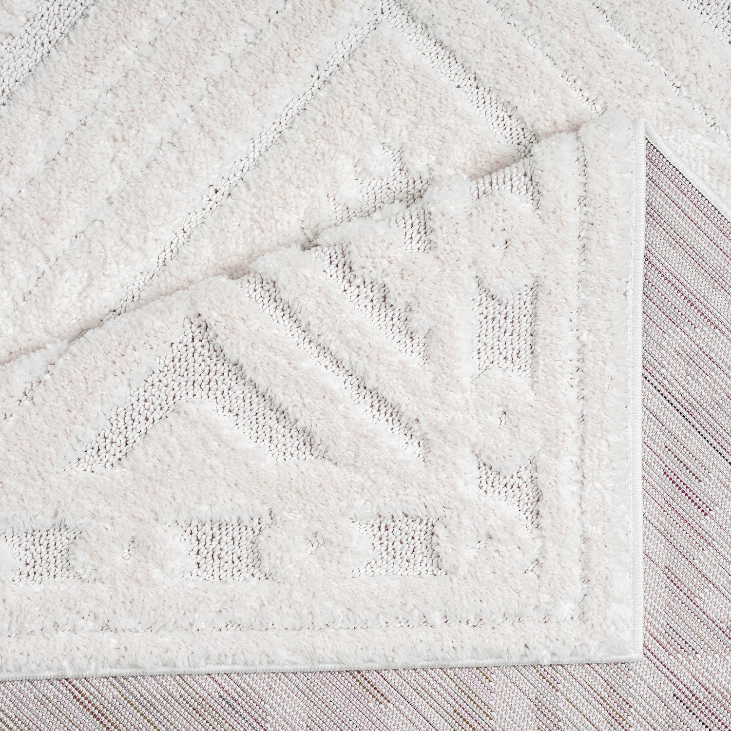 Tapis AERA à poils longs et relief blanc – STUDIO DECO