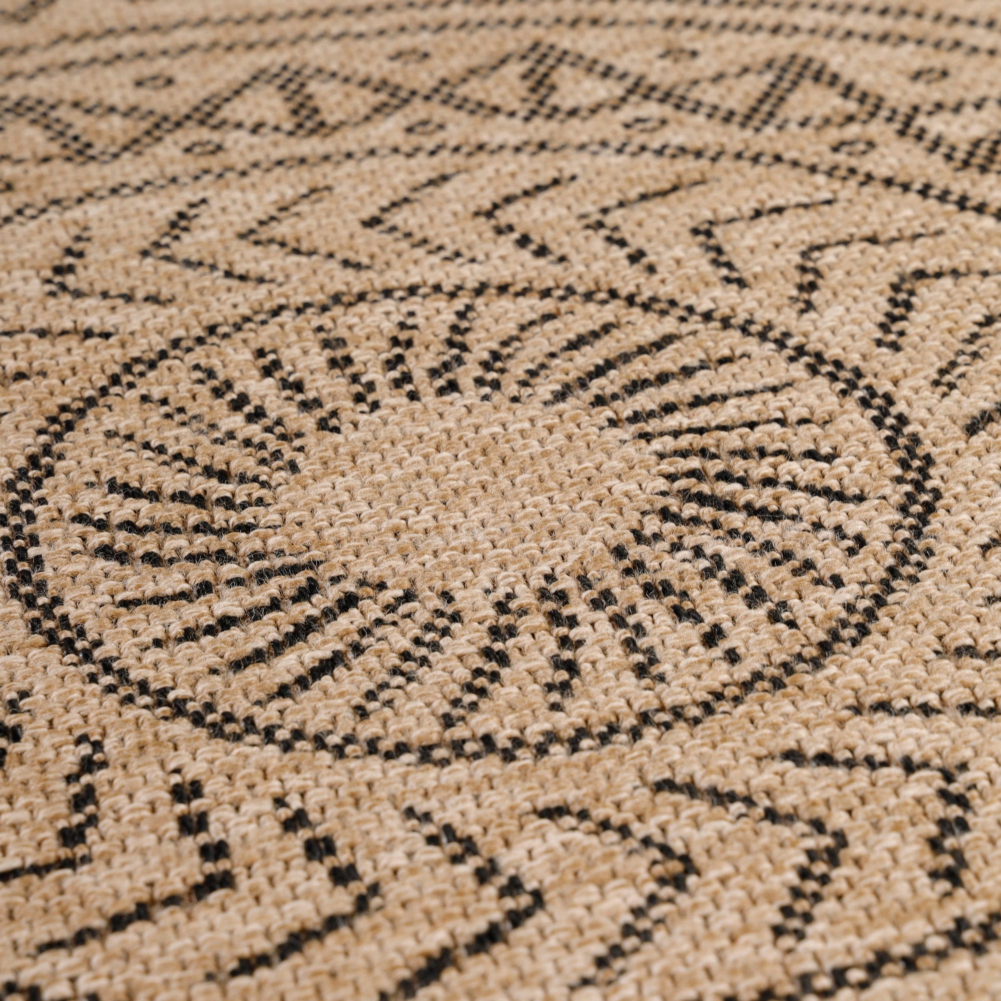 Tapis Naturel aspect jute motifs géométrique Beige et Noir – STUDIO DECO