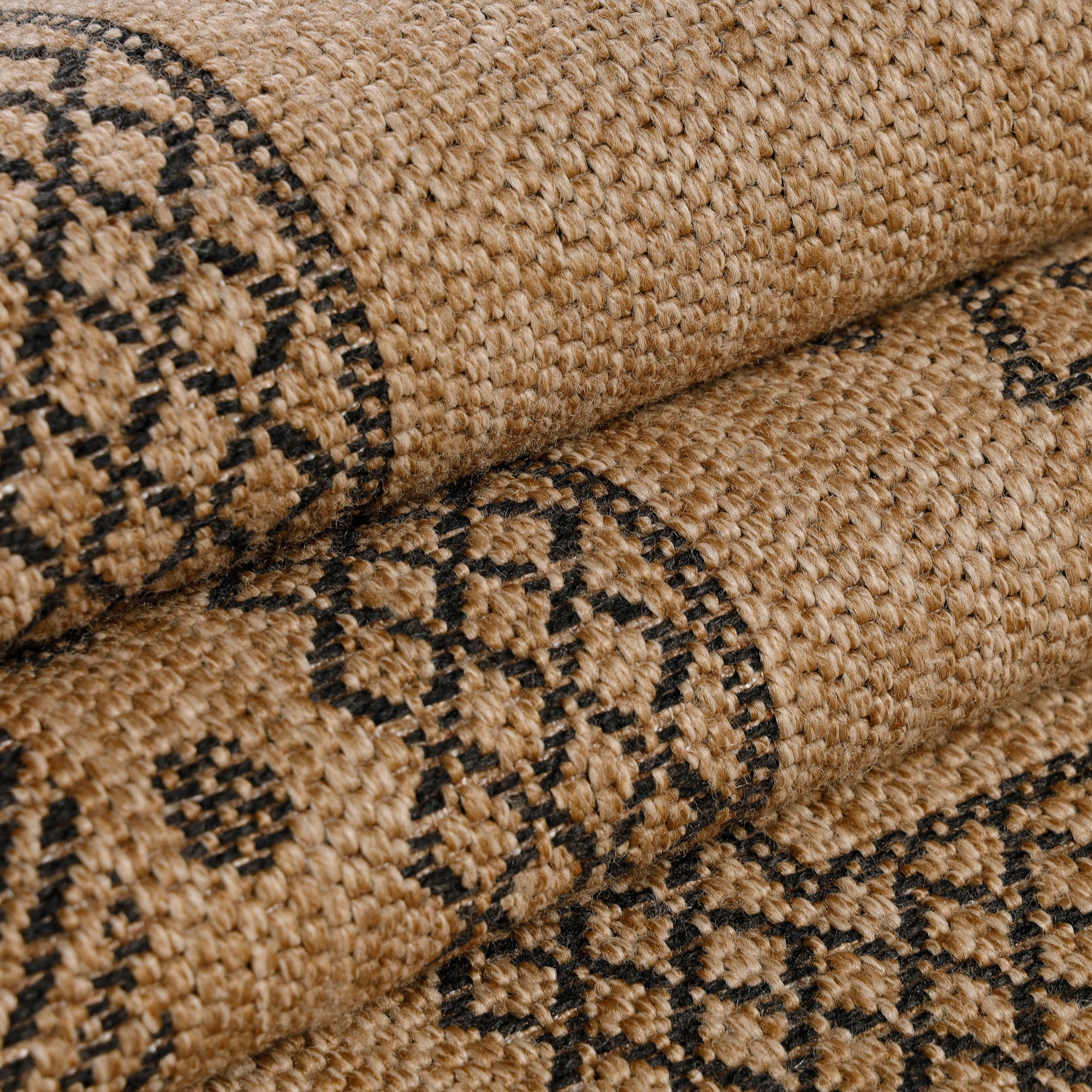 Tapis Naturel aspect jute motifs géométrique Beige et Noir – STUDIO DECO