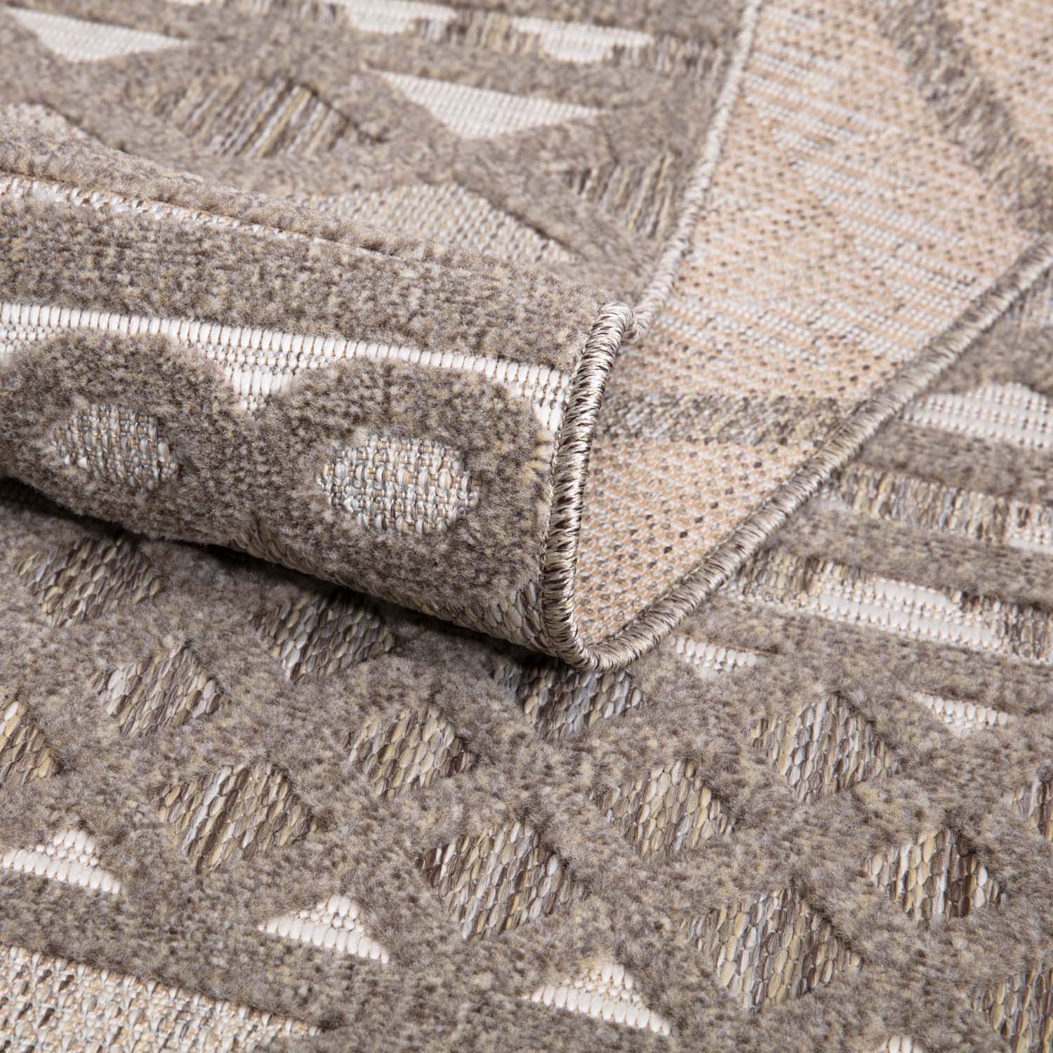 Tapis Intérieur/Extérieur à motif relief vintage Marron – STUDIO DECO