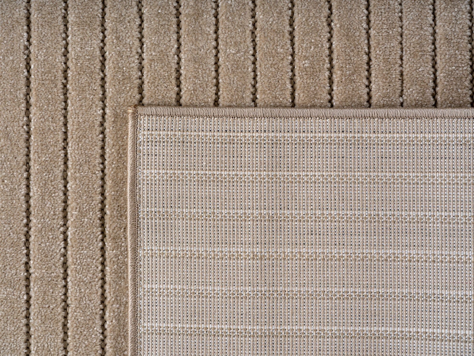 Tapis poils courts à relief NOLAN Beige – STUDIO DECO