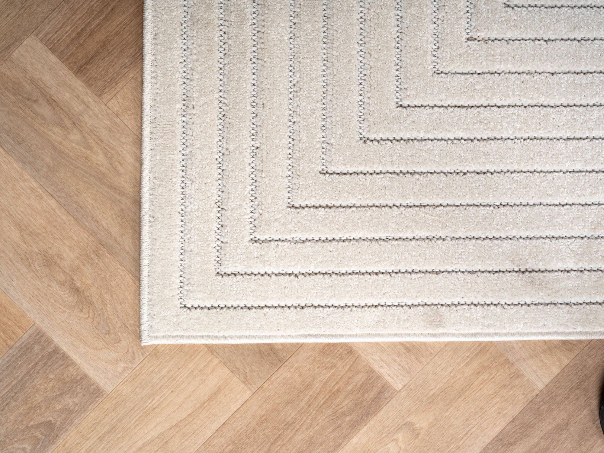 Tapis poils courts à relief NOLAN Crème – STUDIO DECO