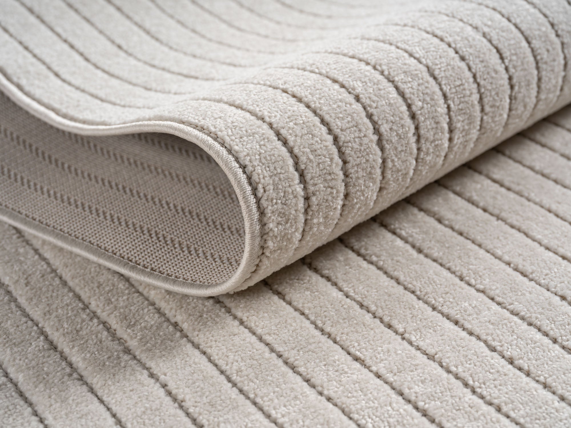 Tapis poils courts à relief NOLAN Crème – STUDIO DECO