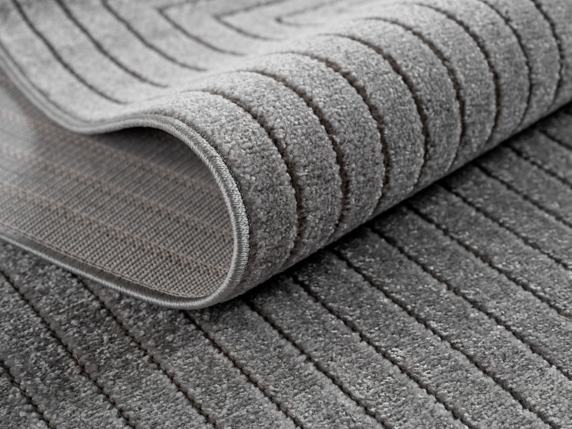 Tapis poils courts à relief NOLAN Gris – STUDIO DECO