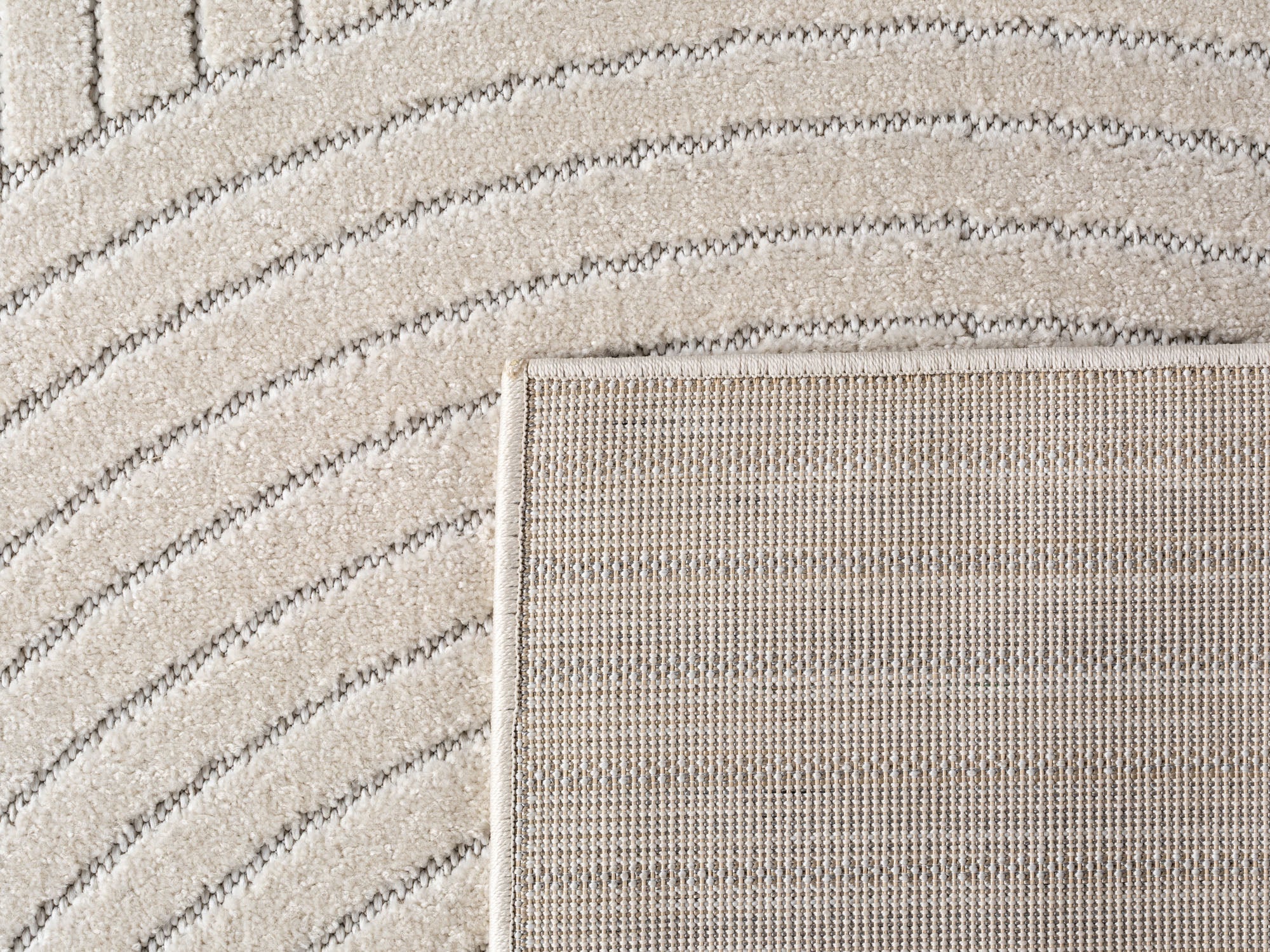 Tapis poils courts à relief PAOLA Crème – STUDIO DECO