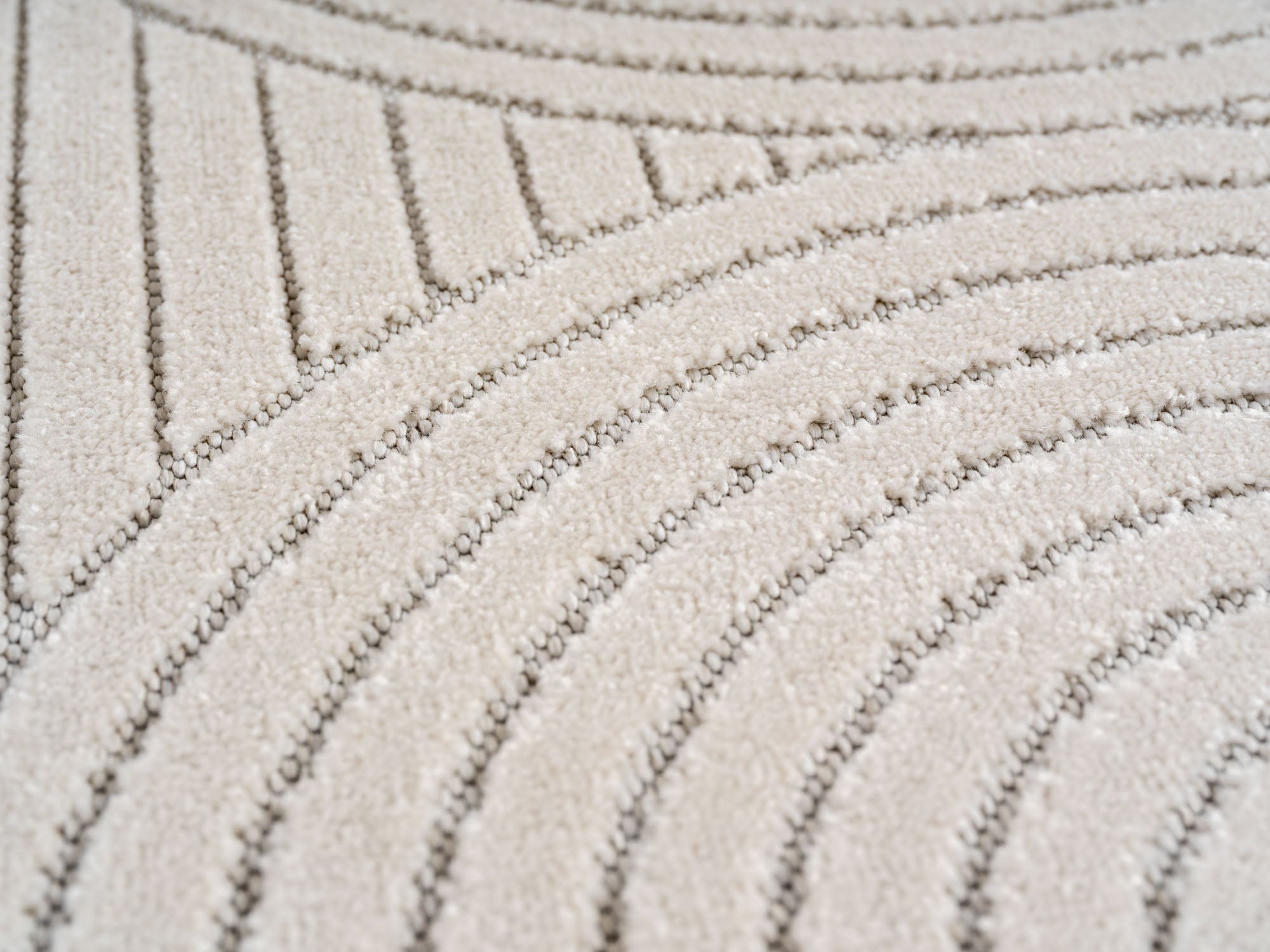 Tapis poils courts à relief PAOLA Crème – STUDIO DECO