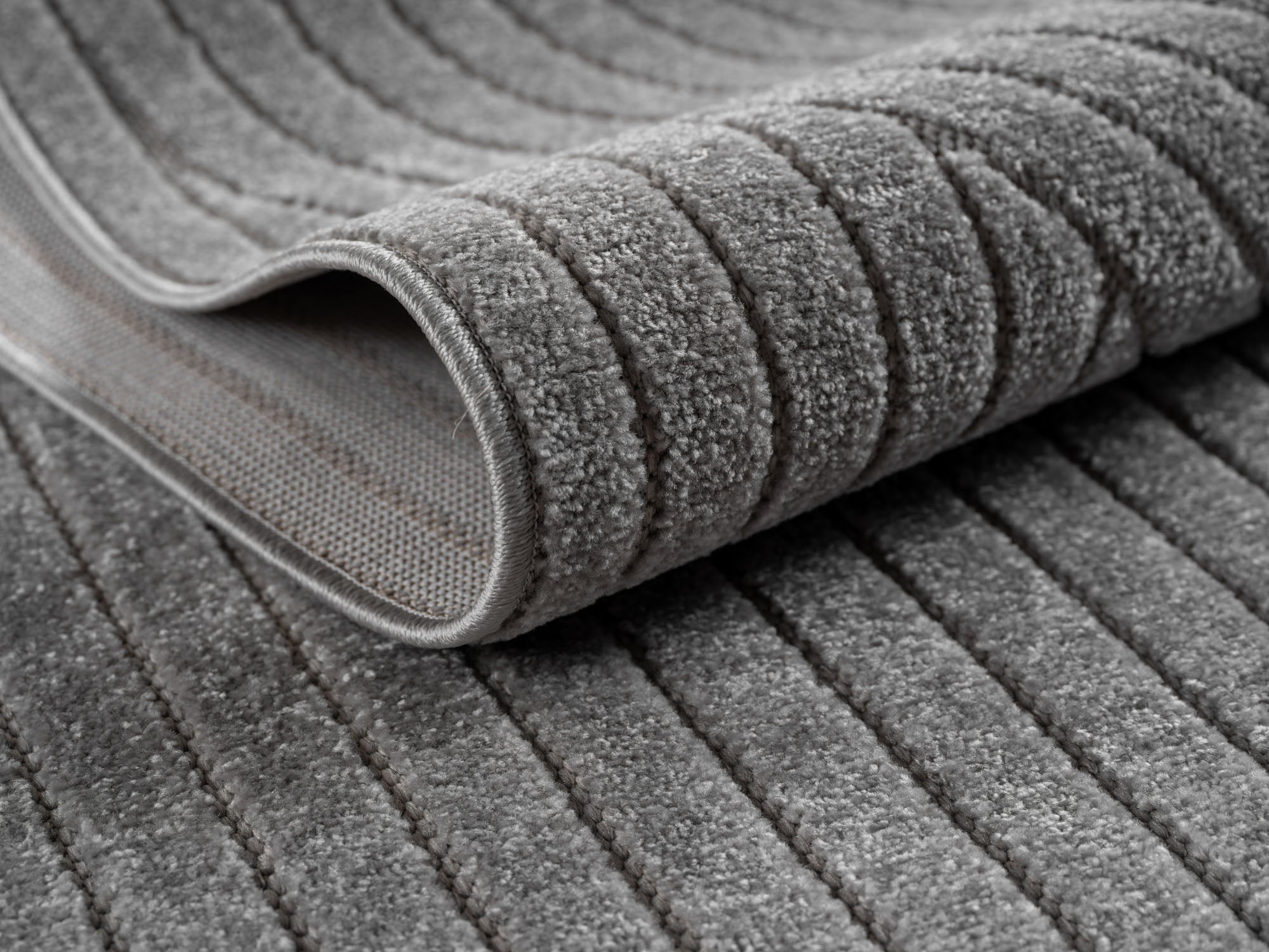 Tapis poils courts à relief PAOLA Gris – STUDIO DECO