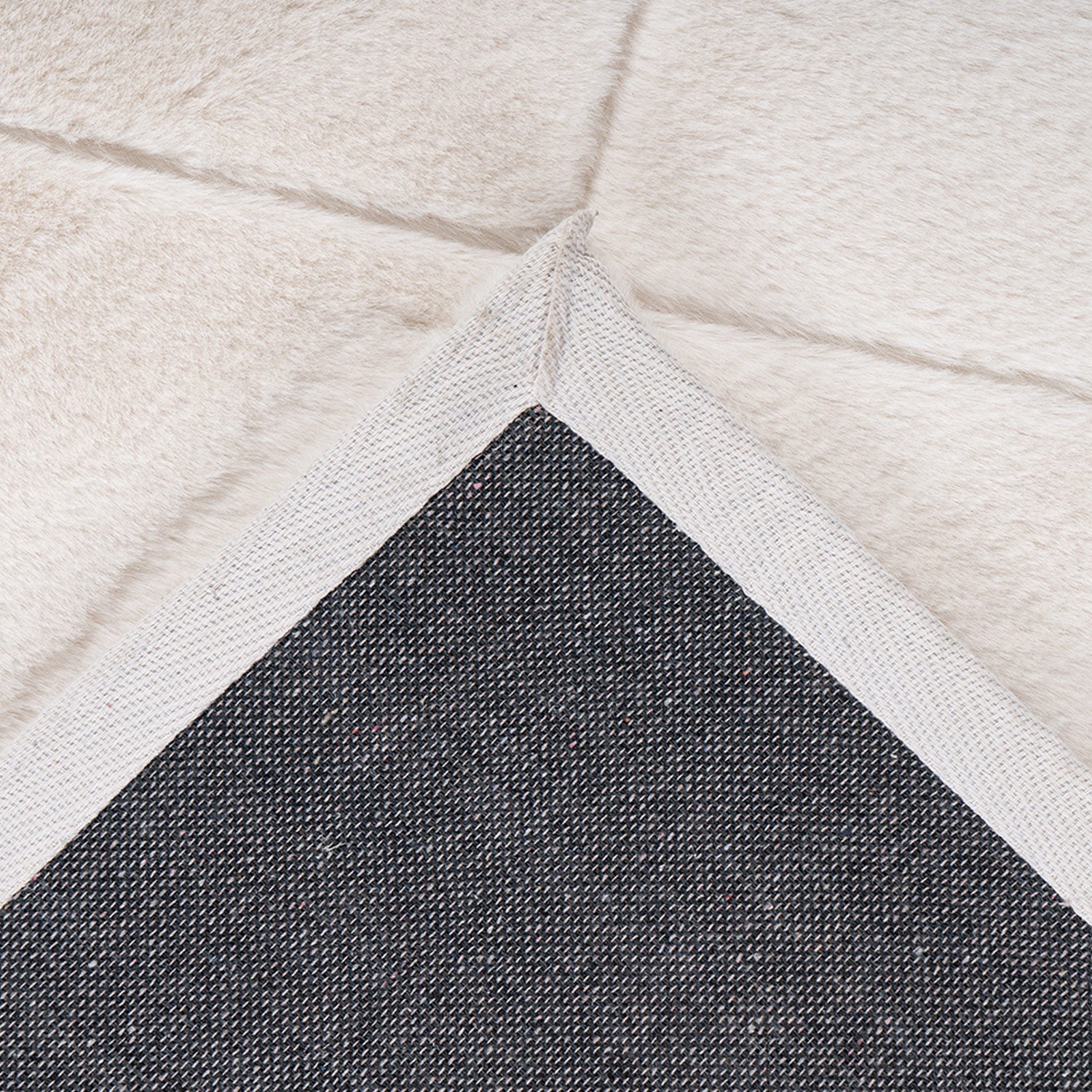 Tapis Super Doux à motif losanges en Relief - Blanc Ivoire – STUDIO DECO