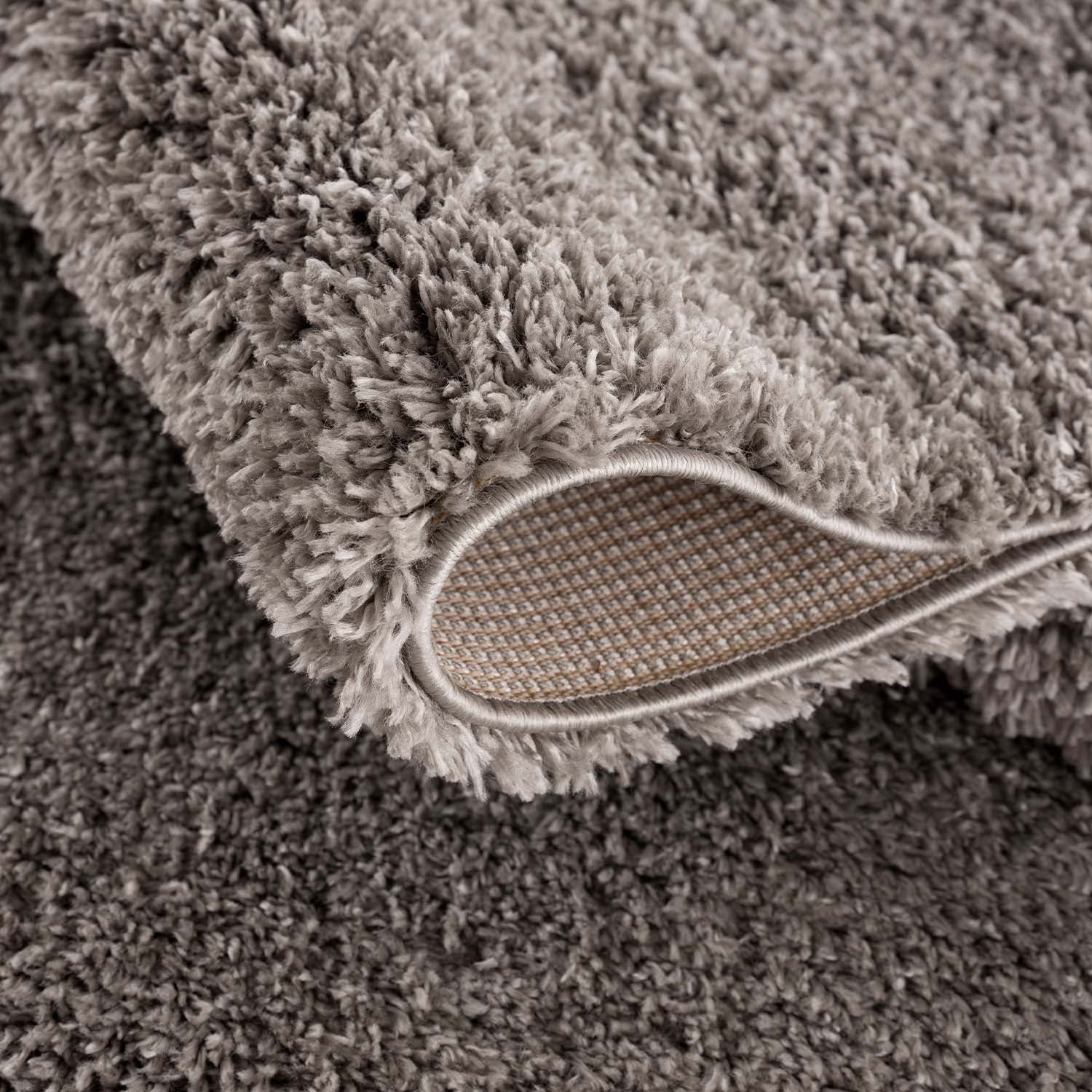 Tapis moelleux à franges tressées - Gris – STUDIO DECO