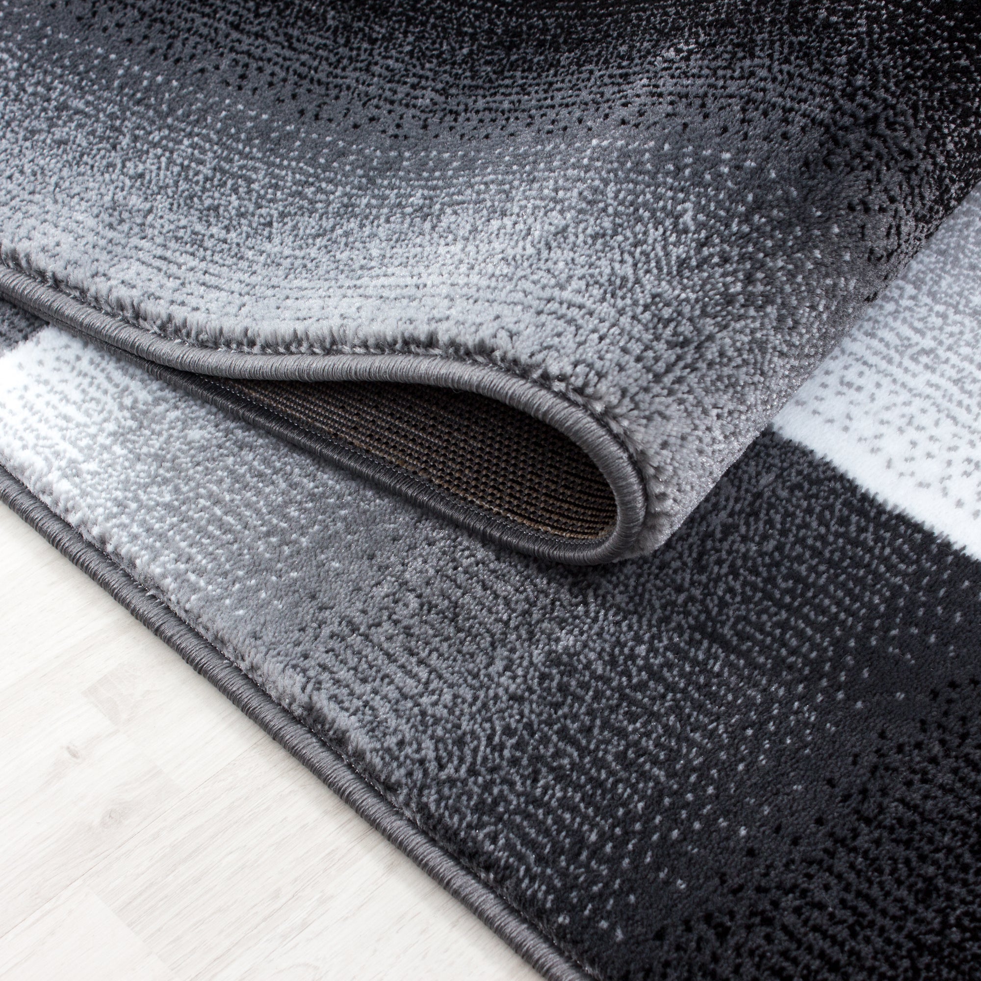 OLD - Tapis à carreaux vintage - Noir et Blanc – STUDIO DECO