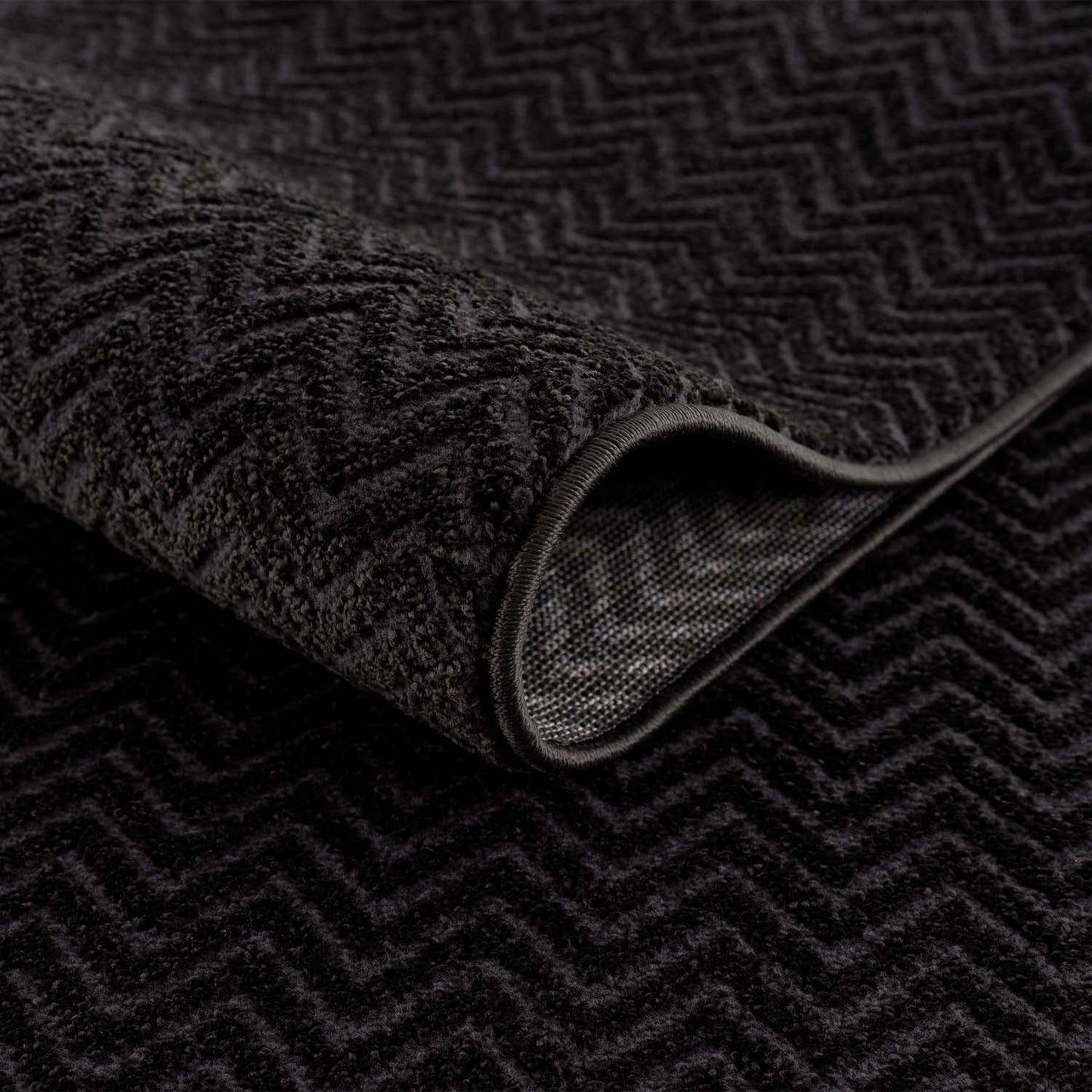 Tapis uni à relief chevrons - Anthracite