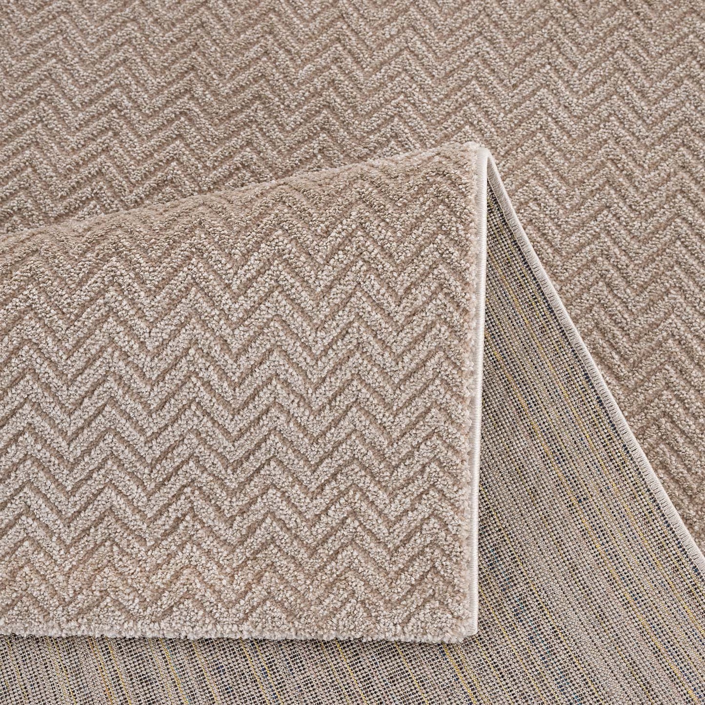 Tapis uni à relief chevrons - Beige