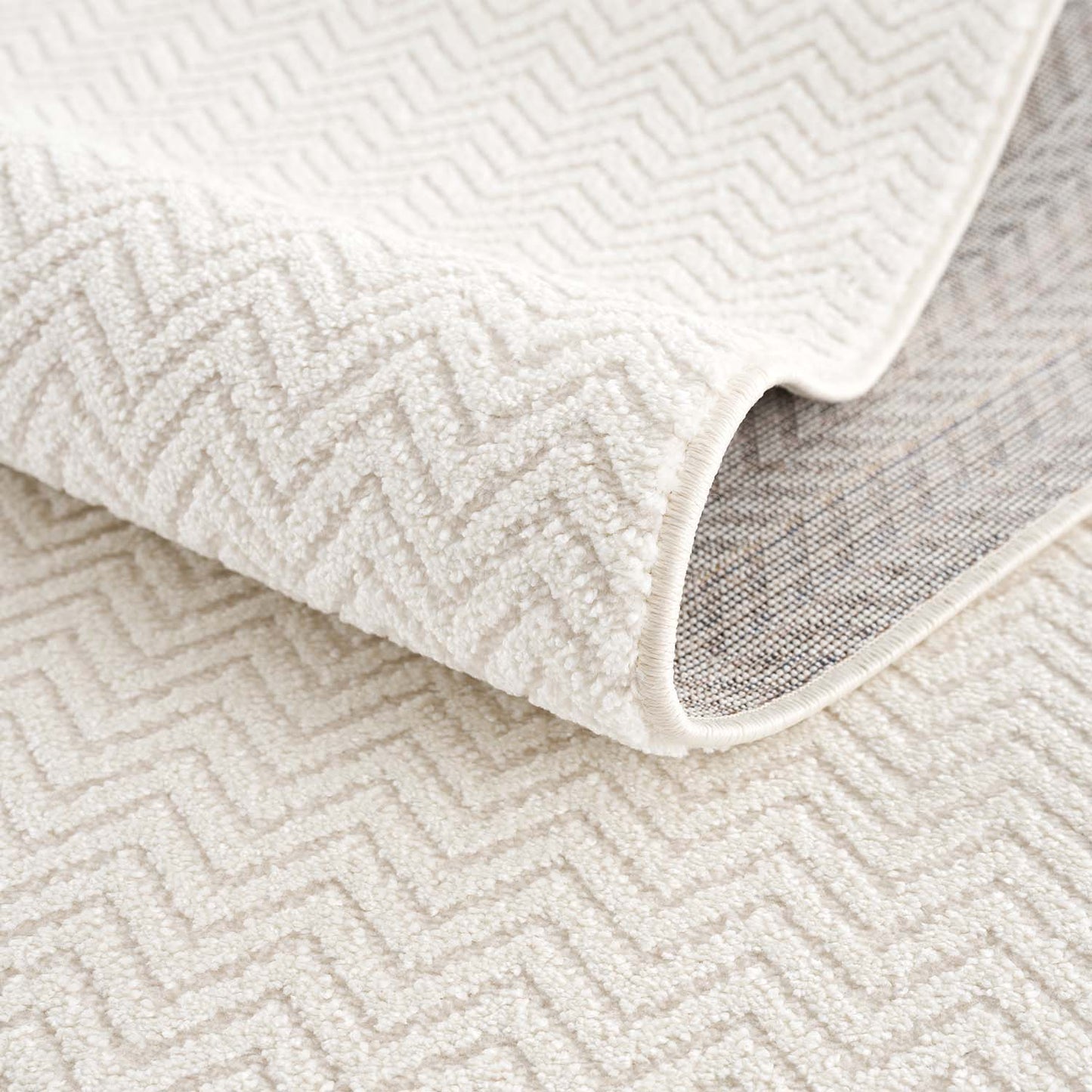 Tapis uni à relief chevrons - Crème