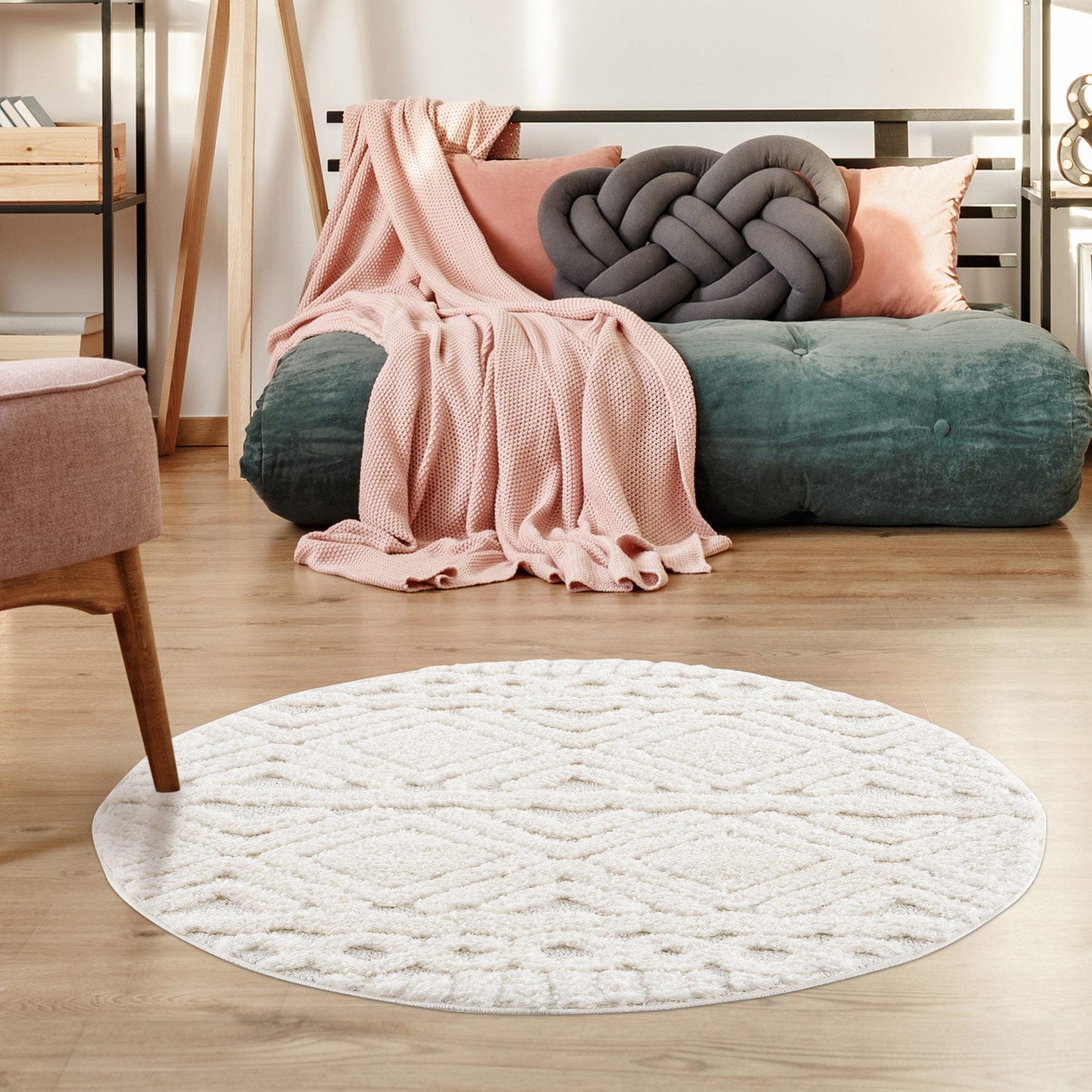 tapis rond crème à poils longs et motifs relief