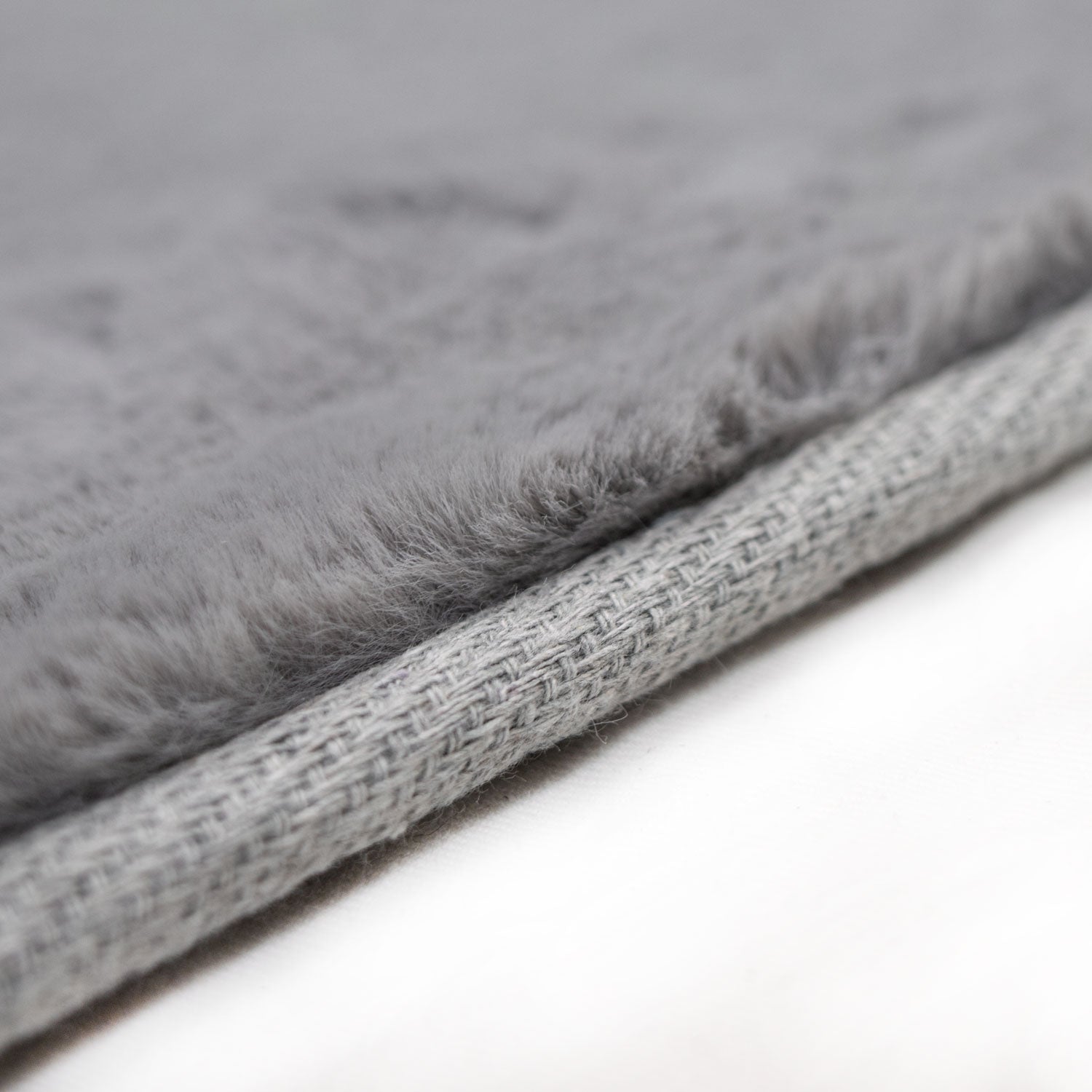 Tapis de Fourrure Velours - Gris – STUDIO DECO