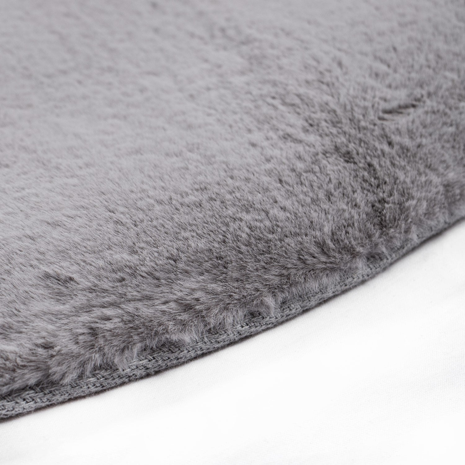 Tapis de Fourrure Rond Velours Gris – STUDIO DECO