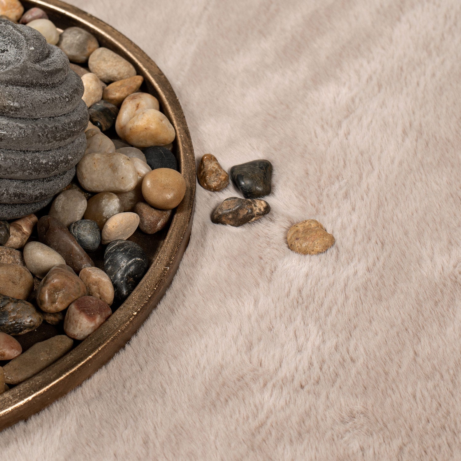 Tapis de Fourrure Velours - Beige Taupe – STUDIO DECO