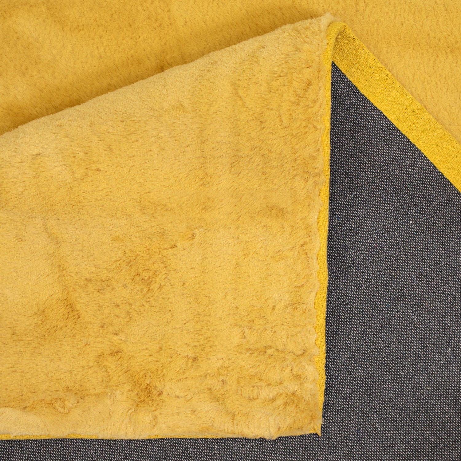 Tapis de Fourrure Velours - Jaune Poussin – STUDIO DECO