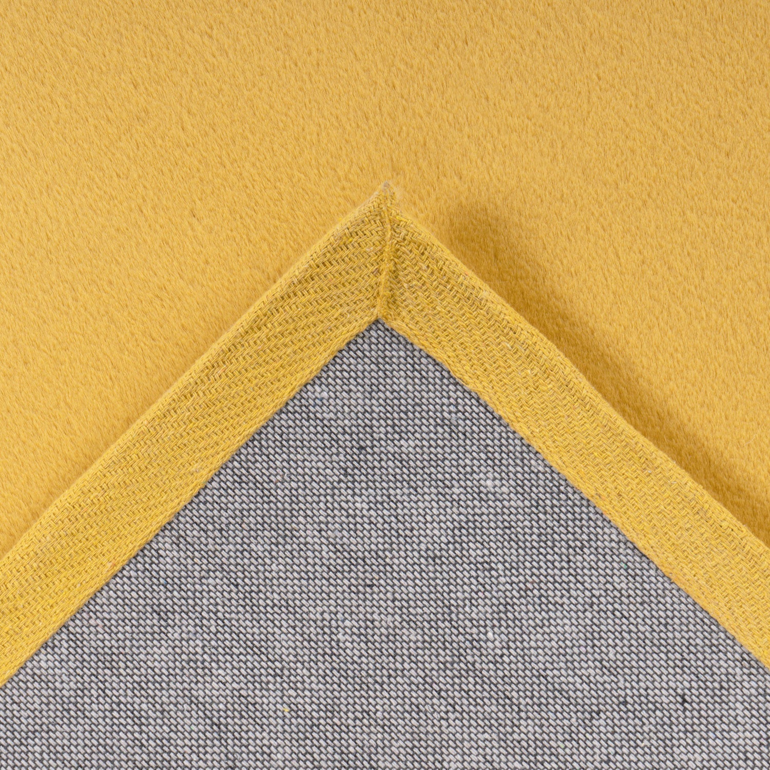 Tapis de Fourrure Velours - Jaune Poussin – STUDIO DECO